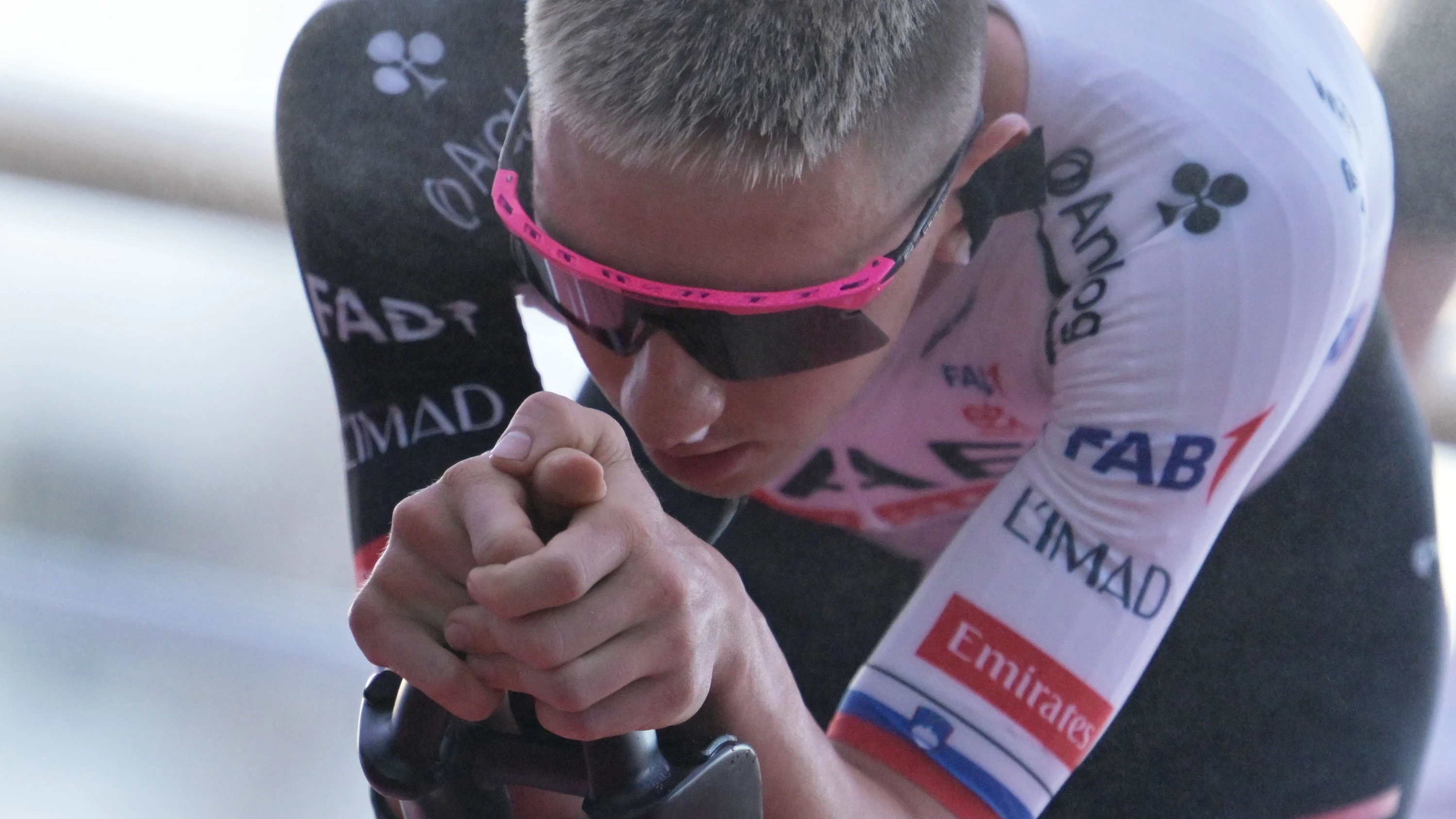 Bild aus gesünderen Tagen: Tadej Pogačar vor dem Start der ersten Etappe der Vuelta - dpa