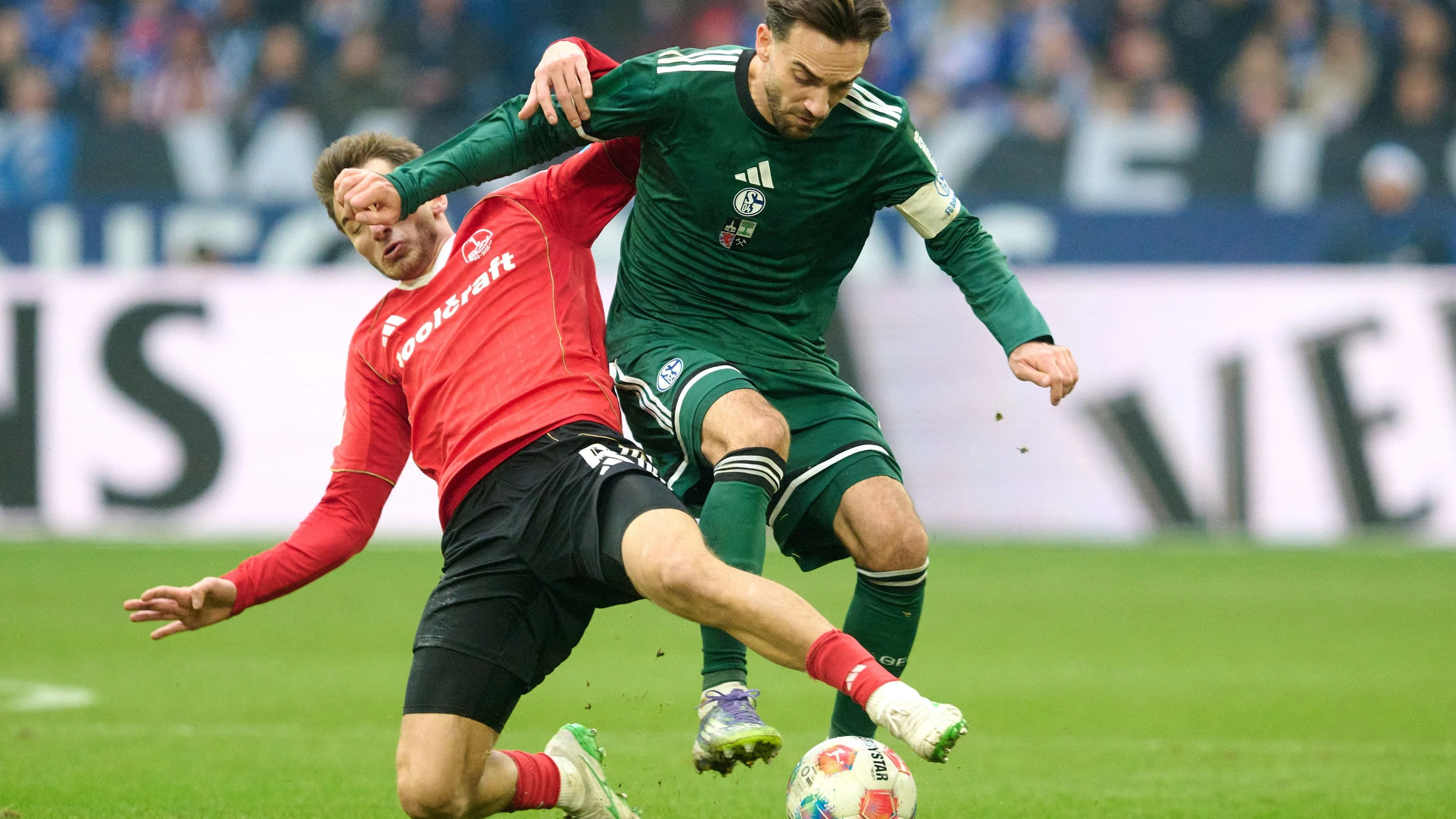 Zweite Fußball-Bundesliga: Schalke 04 sichert sich die Herbstmeisterschaft Zweite Fußball-Bundesliga: Schalke 04 sichert sich die Herbstmeisterschaft
