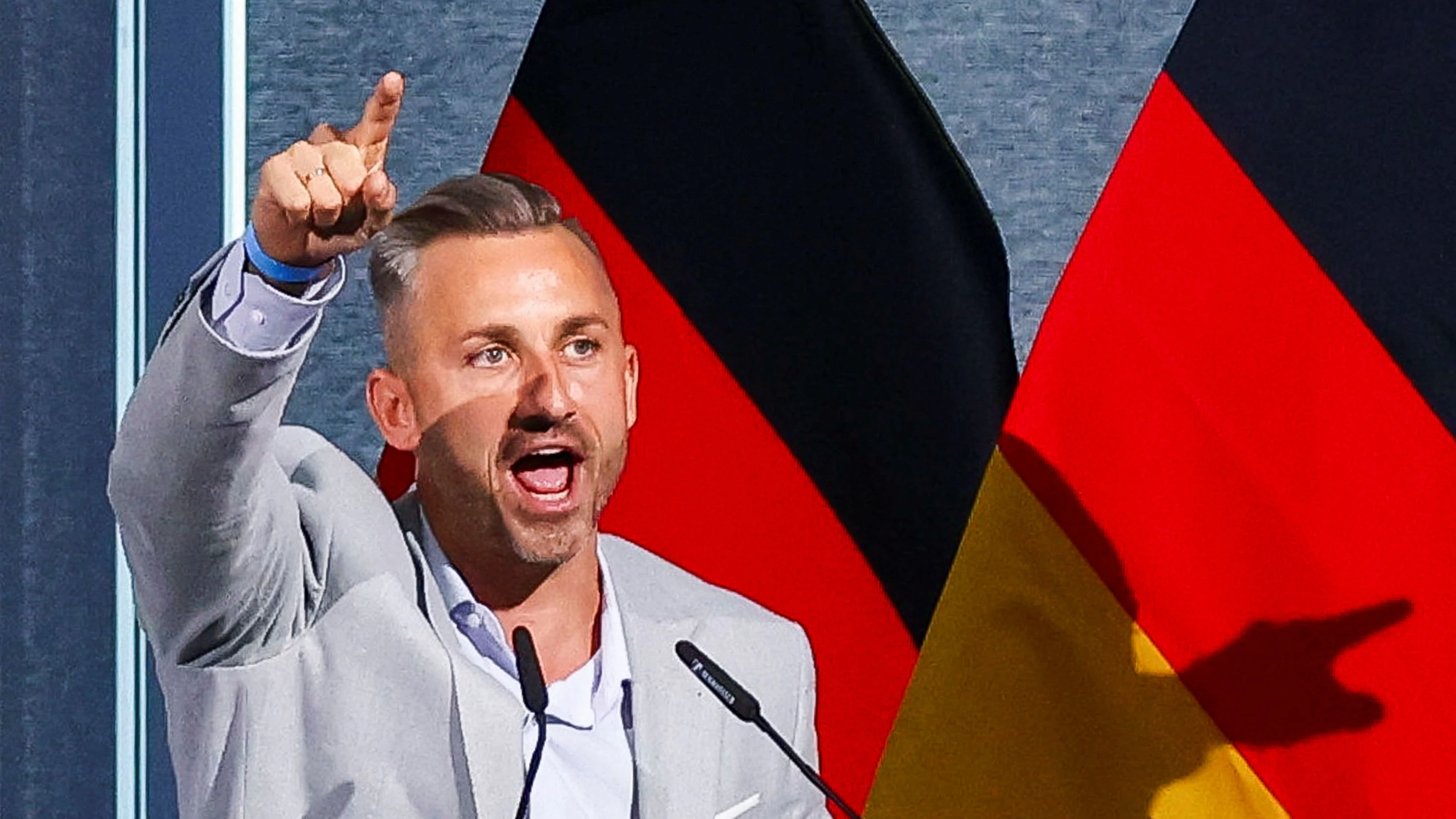 Deutschland-Liveblog: Abschiebungen und Schwarz-Rot-Gold – AfD Sachsen-Anhalt stellt 100-Tage-Programm vor
