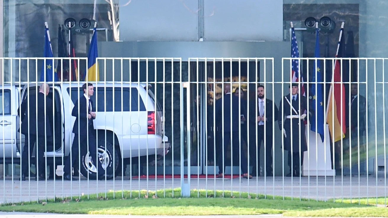 Krieg in der Ukraine: Selenskyj und US-Delegation im Kanzleramt eingetroffen Krieg in der Ukraine: Selenskyj und US-Delegation im Kanzleramt eingetroffen