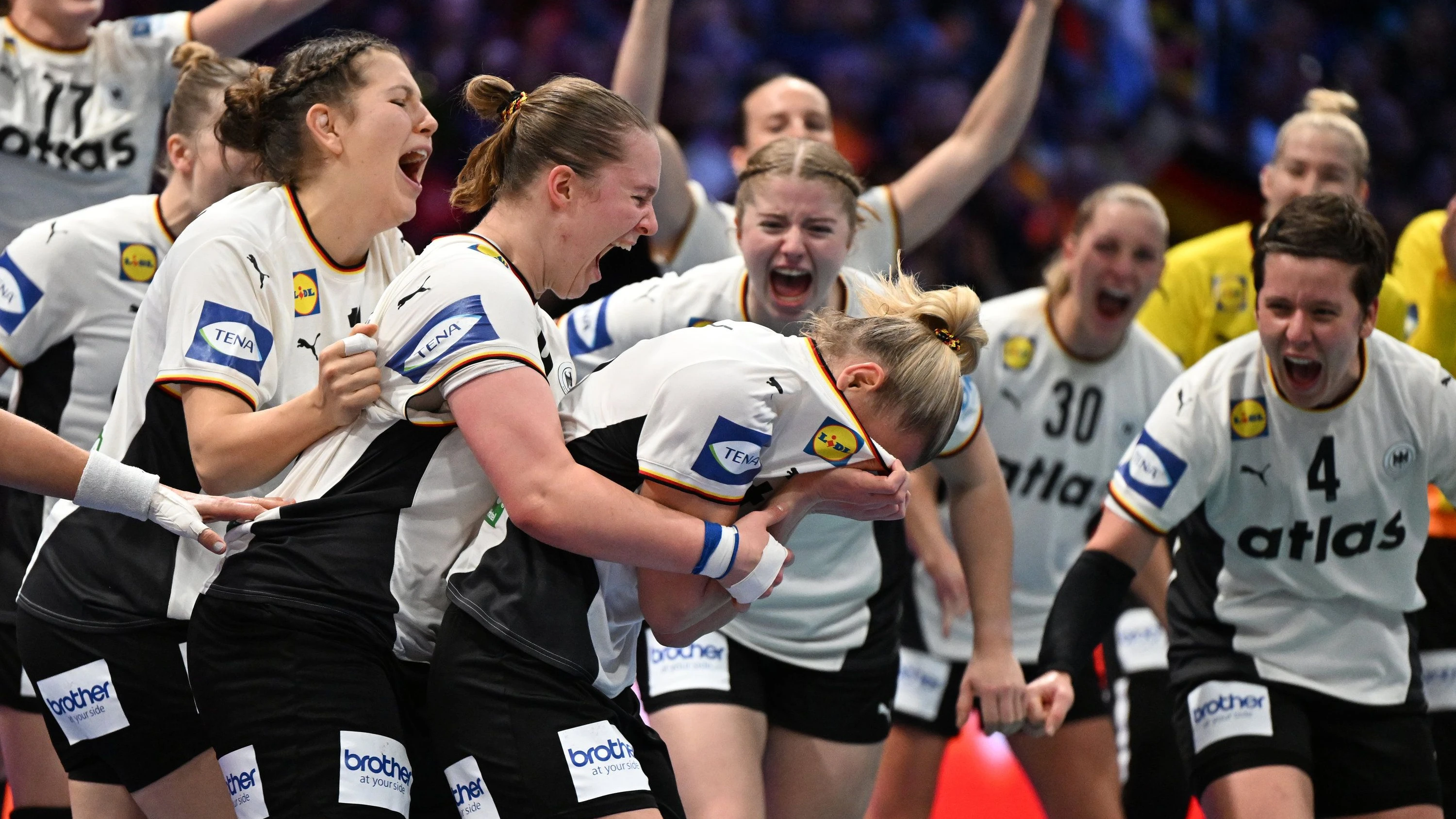 Sieg gegen Frankreich: Handballerinnen erreichen WM-Finale Sieg gegen Frankreich: Handballerinnen erreichen WM-Finale