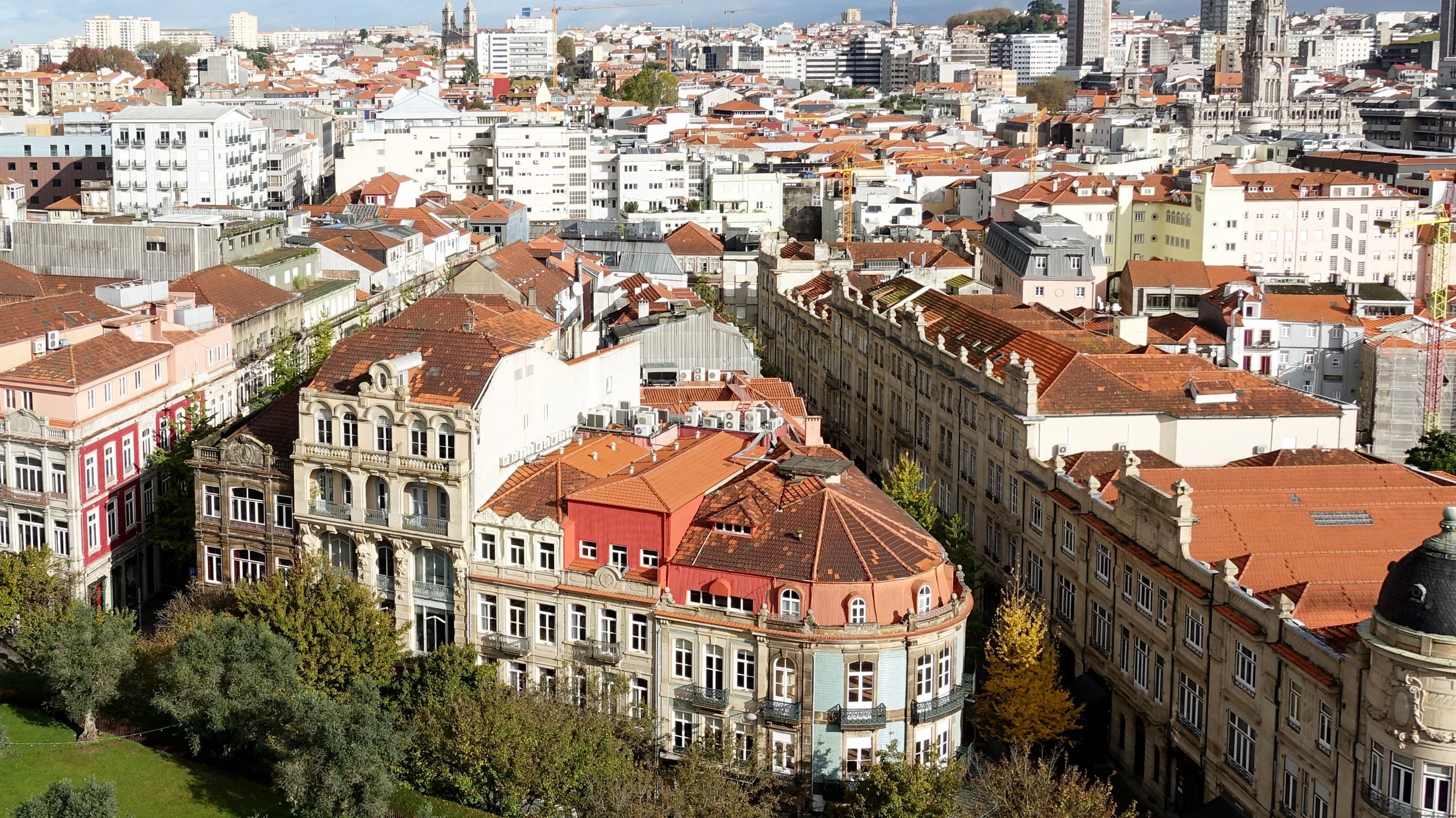 Skelett in Bett entdeckt: Portugiesin lag wohl zwei Jahre tot in ihrer Wohnung