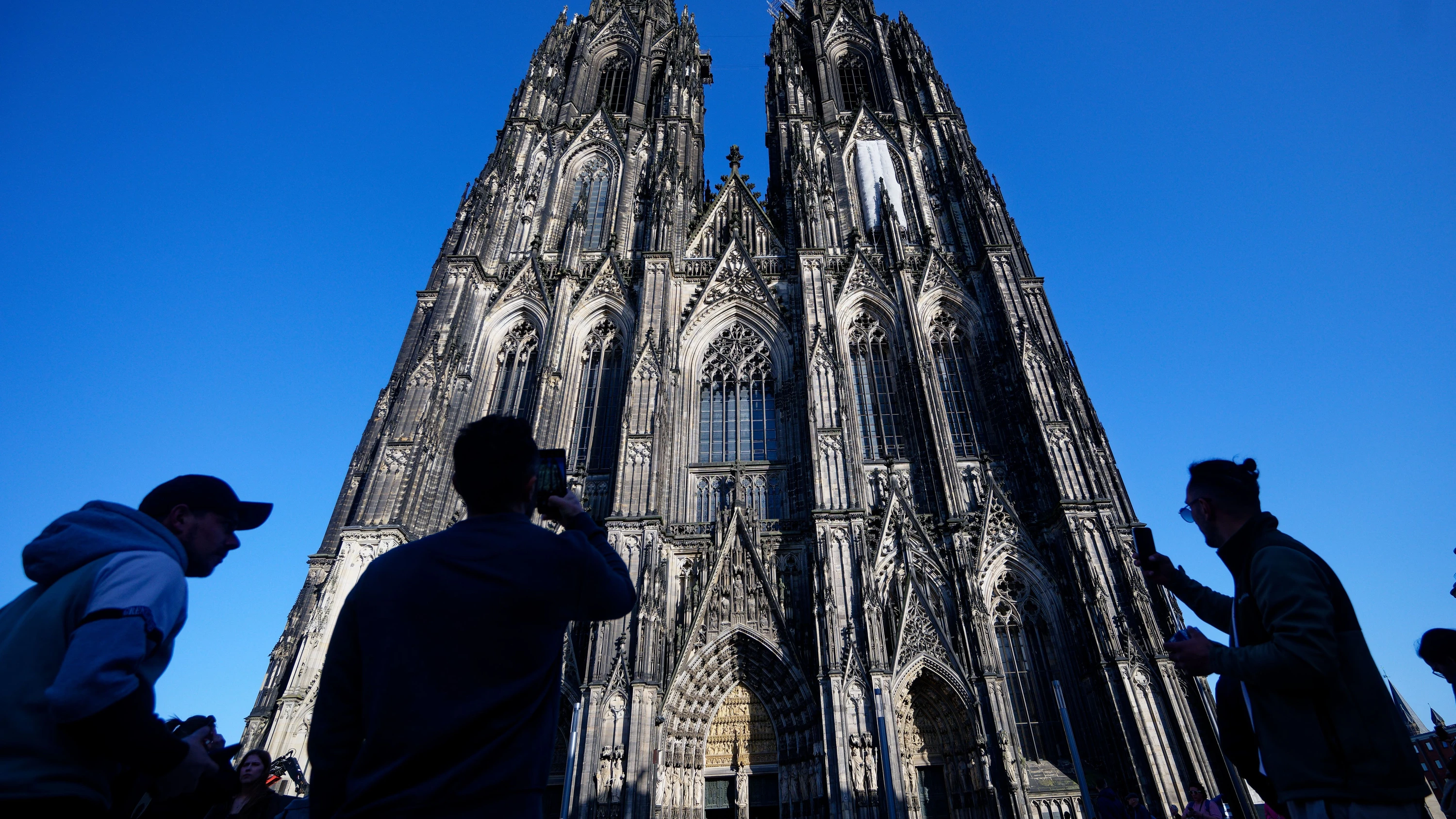 Touristenmagnet: Der Kölner Dom zieht jährlich sechs Millionen Besucher an. - dpa