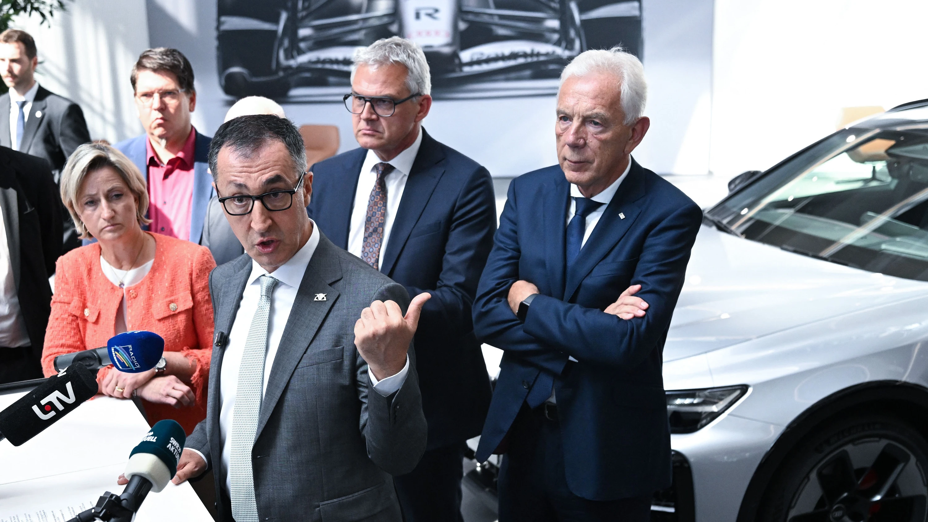 Audi-Werk: Und dann macht Özdemir ein paar Ansagen