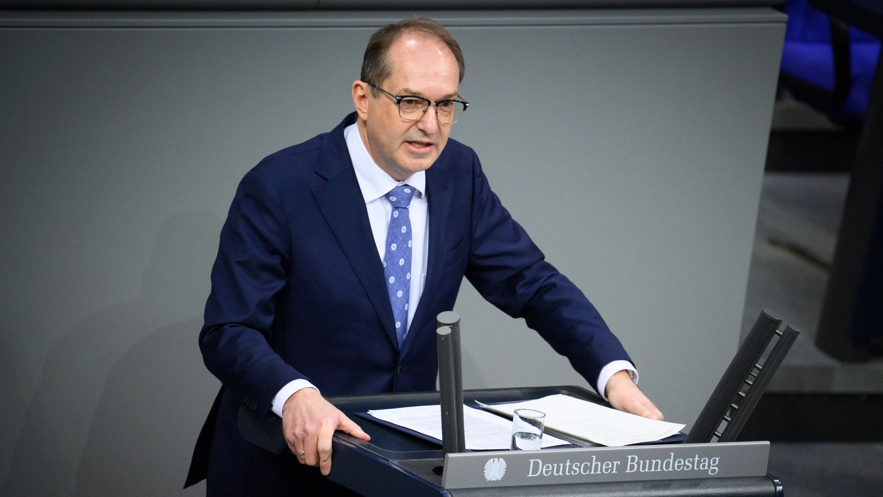 Deutschland-Blog: Innenminister Dobrindt kündigt neue Befugnisse für Verfassungsschutz an
