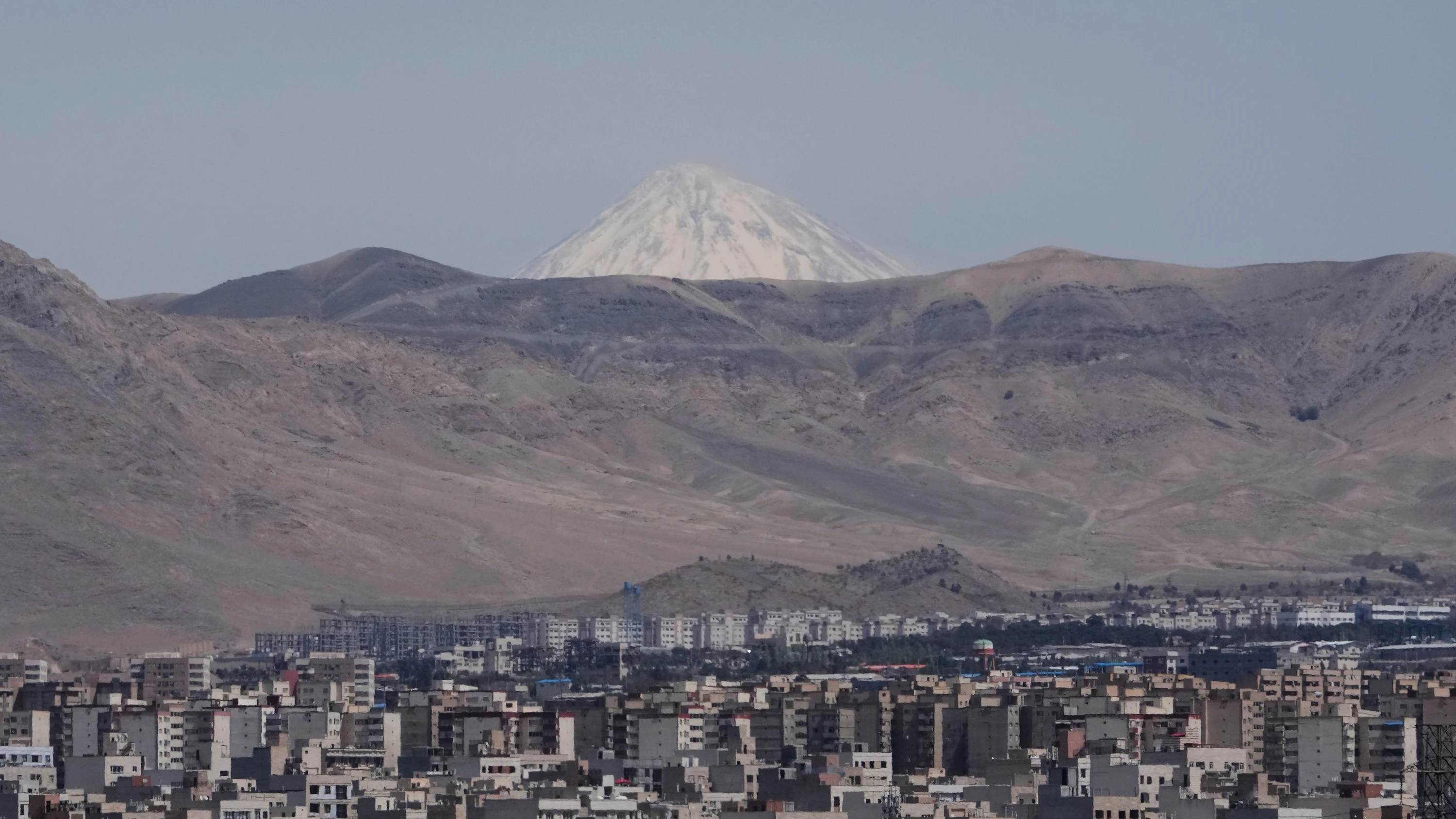 Brief aus dem Krieg: Teheran, wo Krieg und Frieden gleichzeitig herrschen