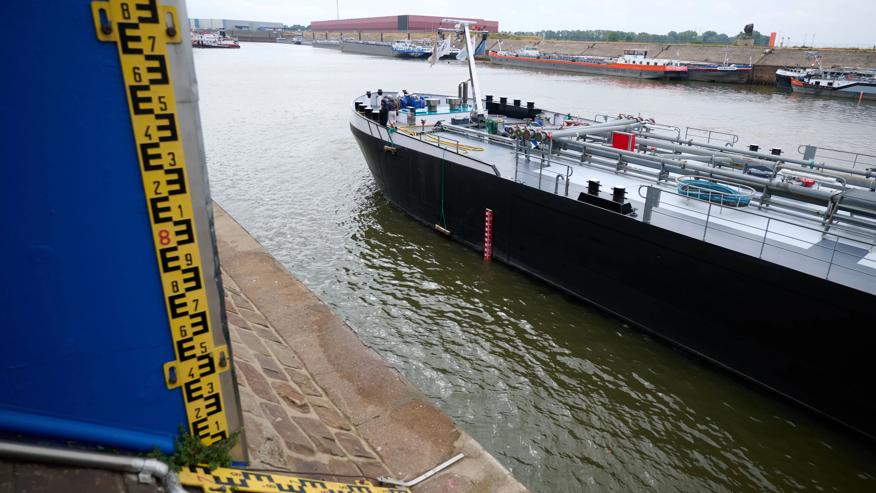 Lange Auswirkungen des Niedrigwassers: Duisburger Hafen im Stress