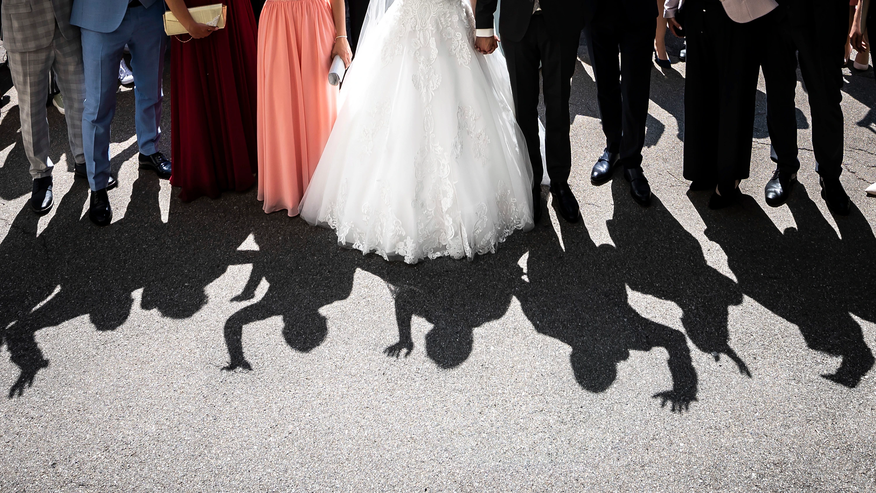 Von diesem Moment träumt auch unsere Trauzeugin: Wenn das Brautpaar verheiratet ist, sollte es auch in ihrem Leben endlich wieder weniger um Hochzeiten gehen. - Picture Alliance