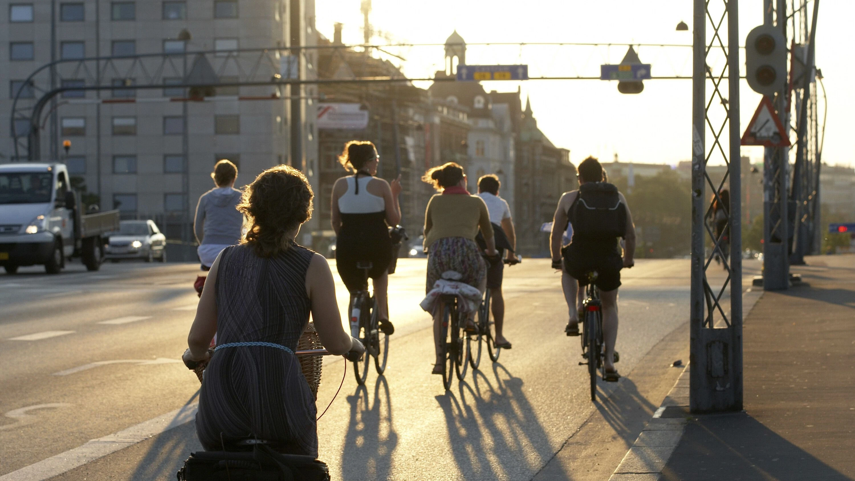 DAs Beste Lesen mit FAZ+: Schlaue Skandinavier und Verfehlungen bei den Fallschirmjägern
