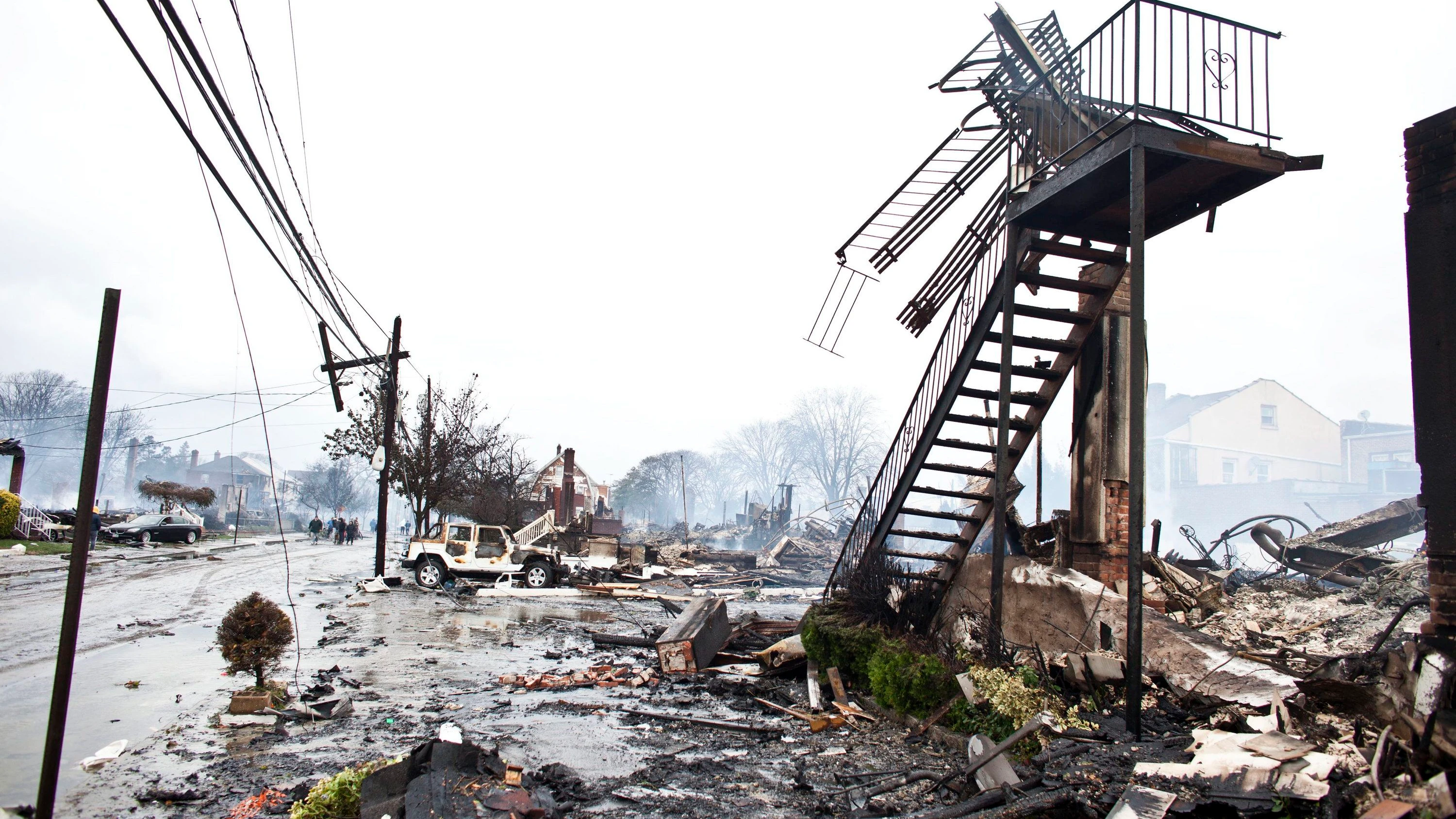 Breezy Point im New Yorker Stadtteil Queens am 30. Oktober, nachdem „Jahrhundert-Hurrikan“ Sandy an der nördlichen US-Ostküste gewütet hatte. - dpa