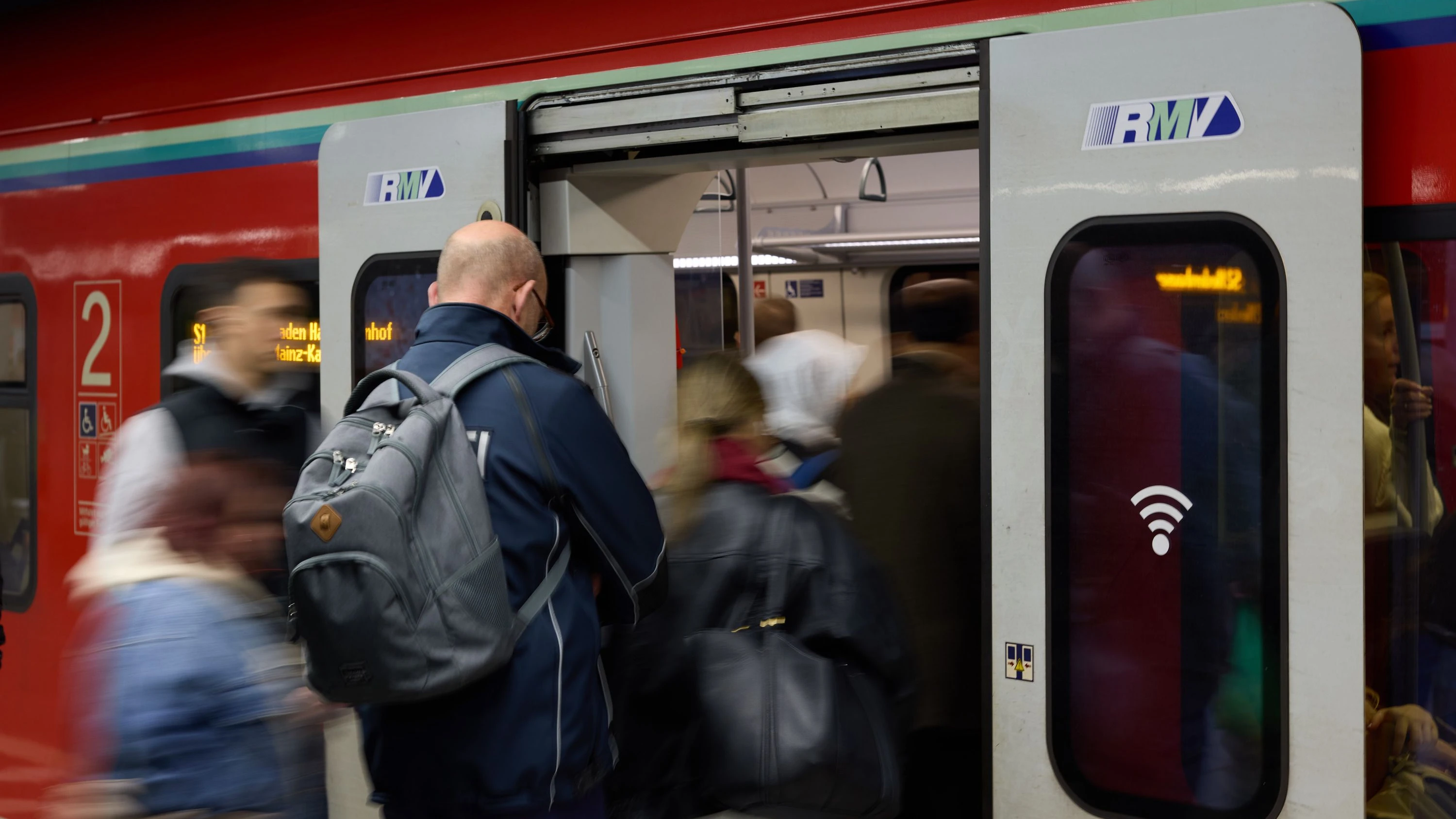 Bahnkunden bei Laune halten: Gratiskaffee als schöner Zug