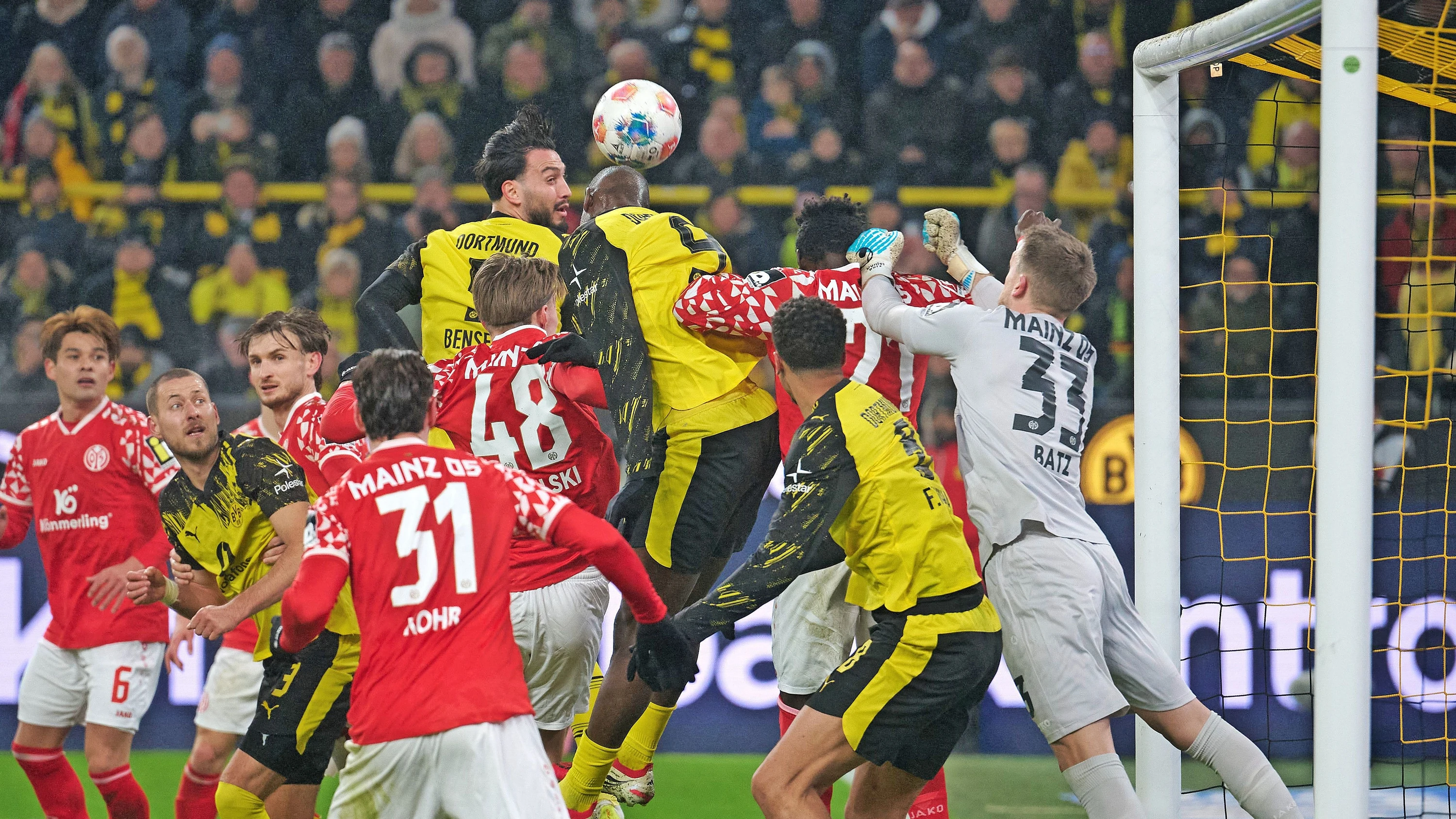 DFB-Regelexperte zu Ecken: „Die Torhüter müssen das einfach aushalten“ DFB-Regelexperte zu Ecken: „Die Torhüter müssen das einfach aushalten“