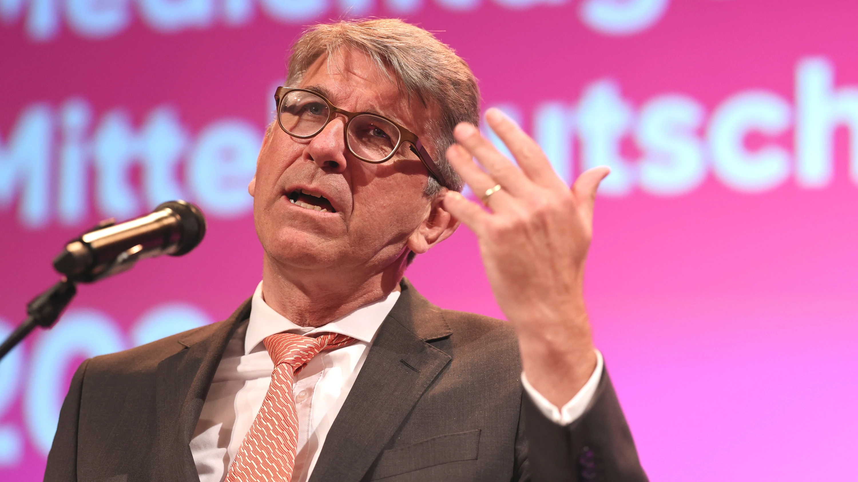 Verwaltungsgericht Berlin: Gericht untersagt Äußerung von Kulturstaatsminister Weimer zu Berliner Buchladen