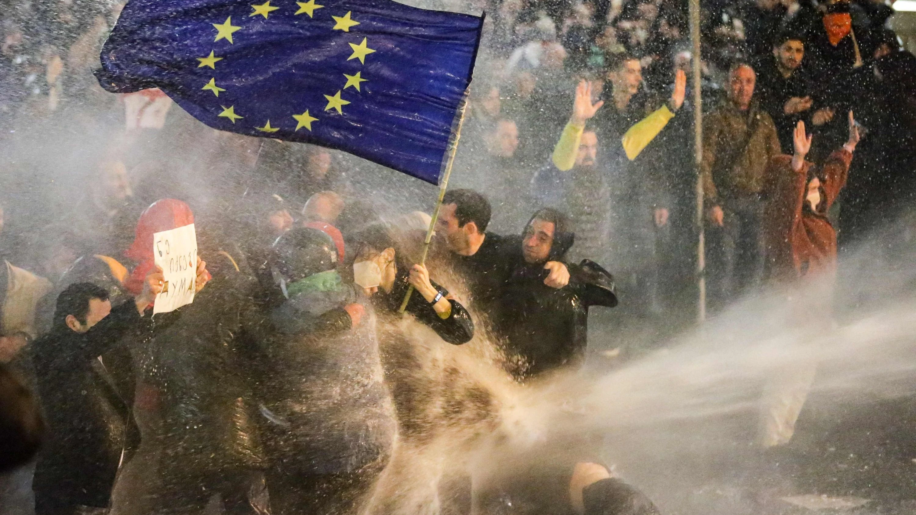 Vorwürfe in Georgien: Mit einer Chemiewaffe gegen Demonstranten?