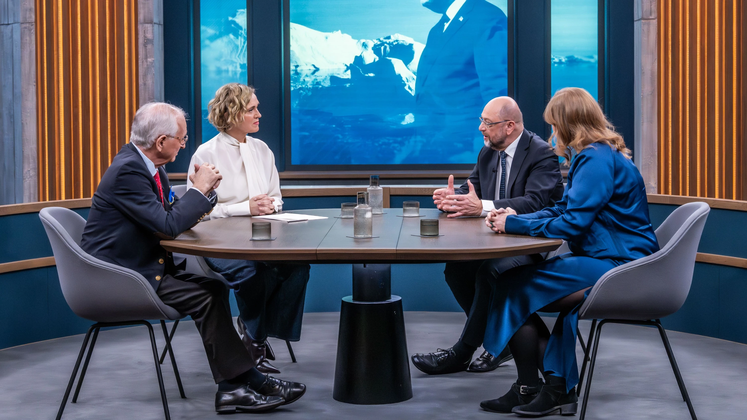 TV-Kritik Caren Miosga: „Folterwerkzeuge“ statt „Schleimspur“ gegen Trump