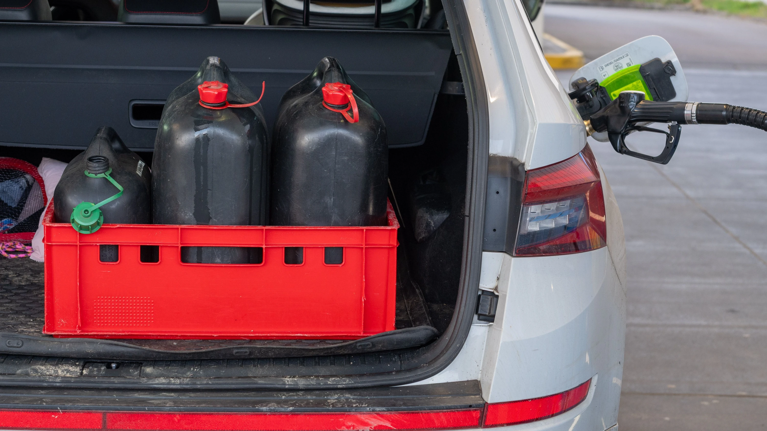 Fast wie im Jahr 2022: Auch Benzin kostet nun mehr als zwei Euro