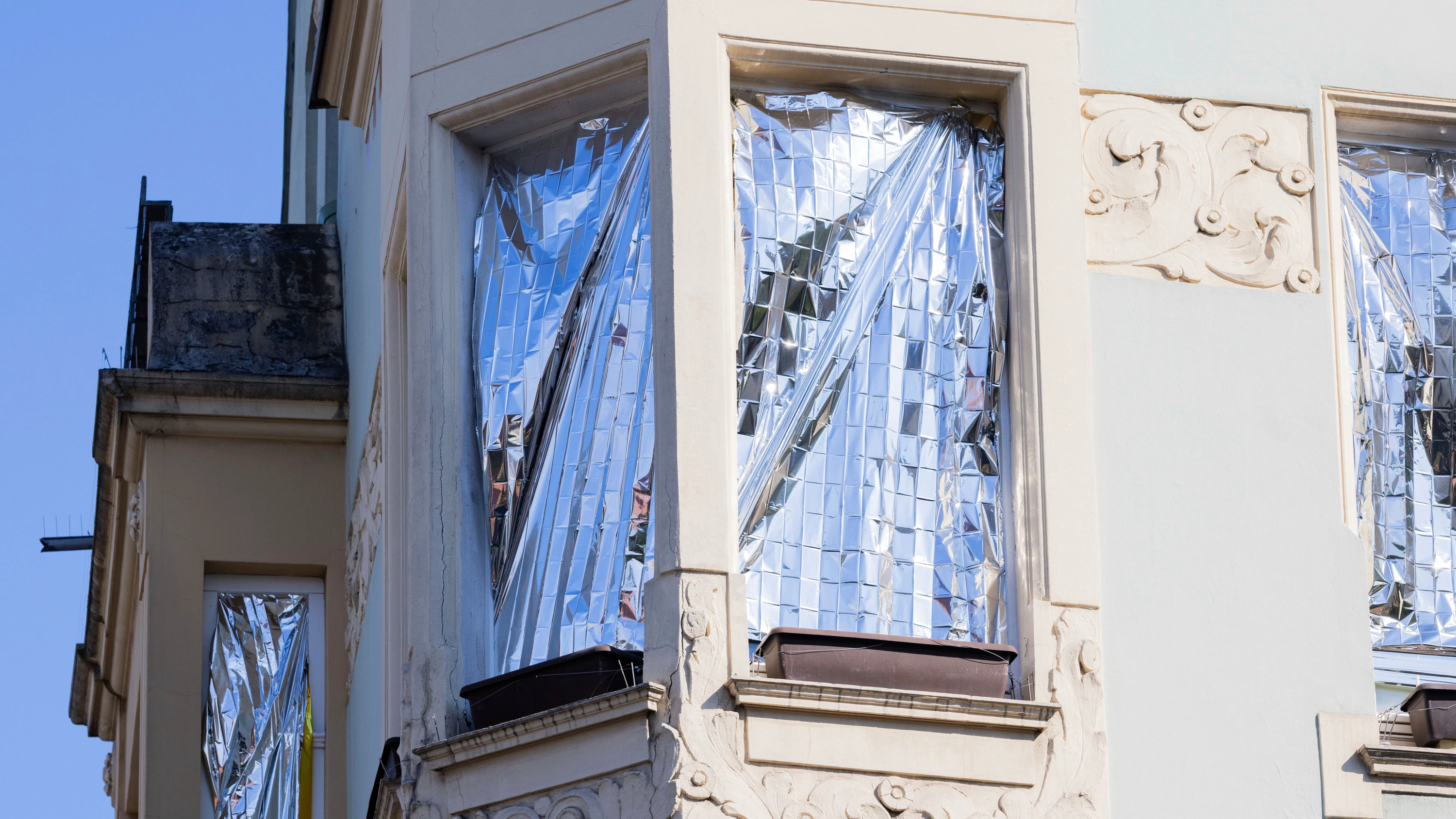 Abkühlung in der Wohnung: Hitzeschutz für jeden Geldbeutel