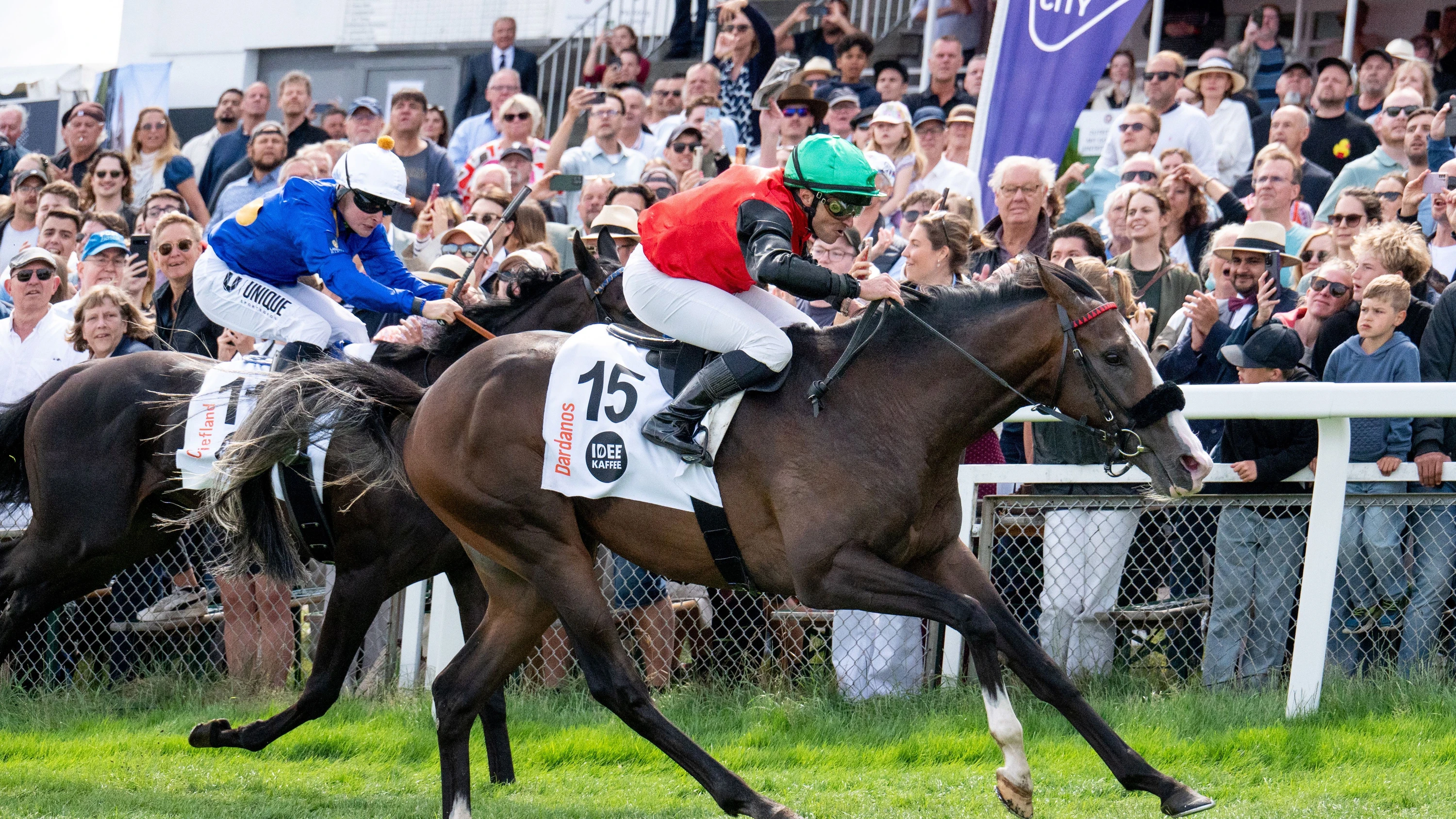 Galopper Dardanos gewinnt: Sensation im Deutschen Derby Galopper Dardanos gewinnt: Sensation im Deutschen Derby