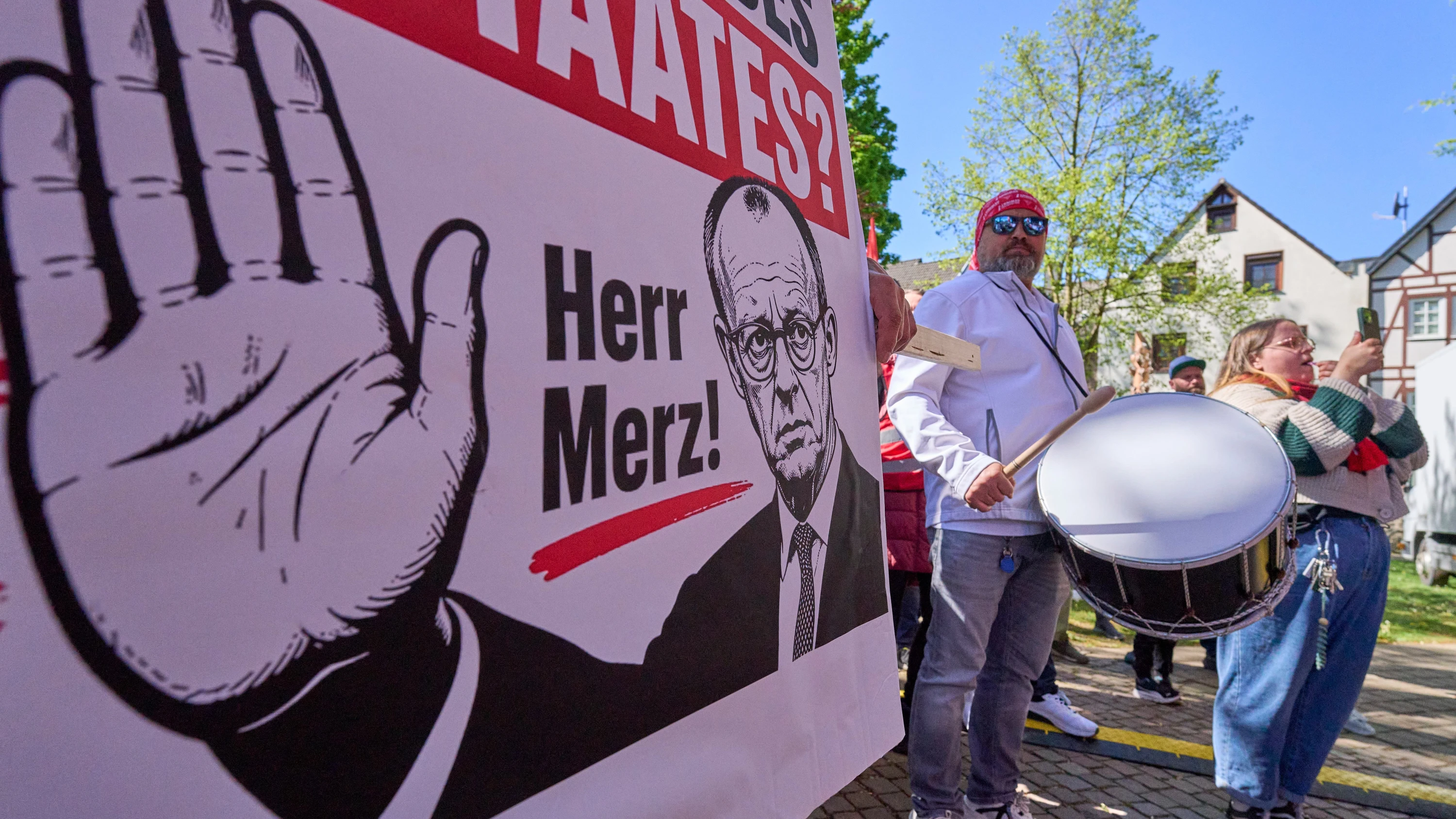 Bild: Hessischer haushalt: DGB für höhere Steuern, mehr Schulden, zusätzliches Personal