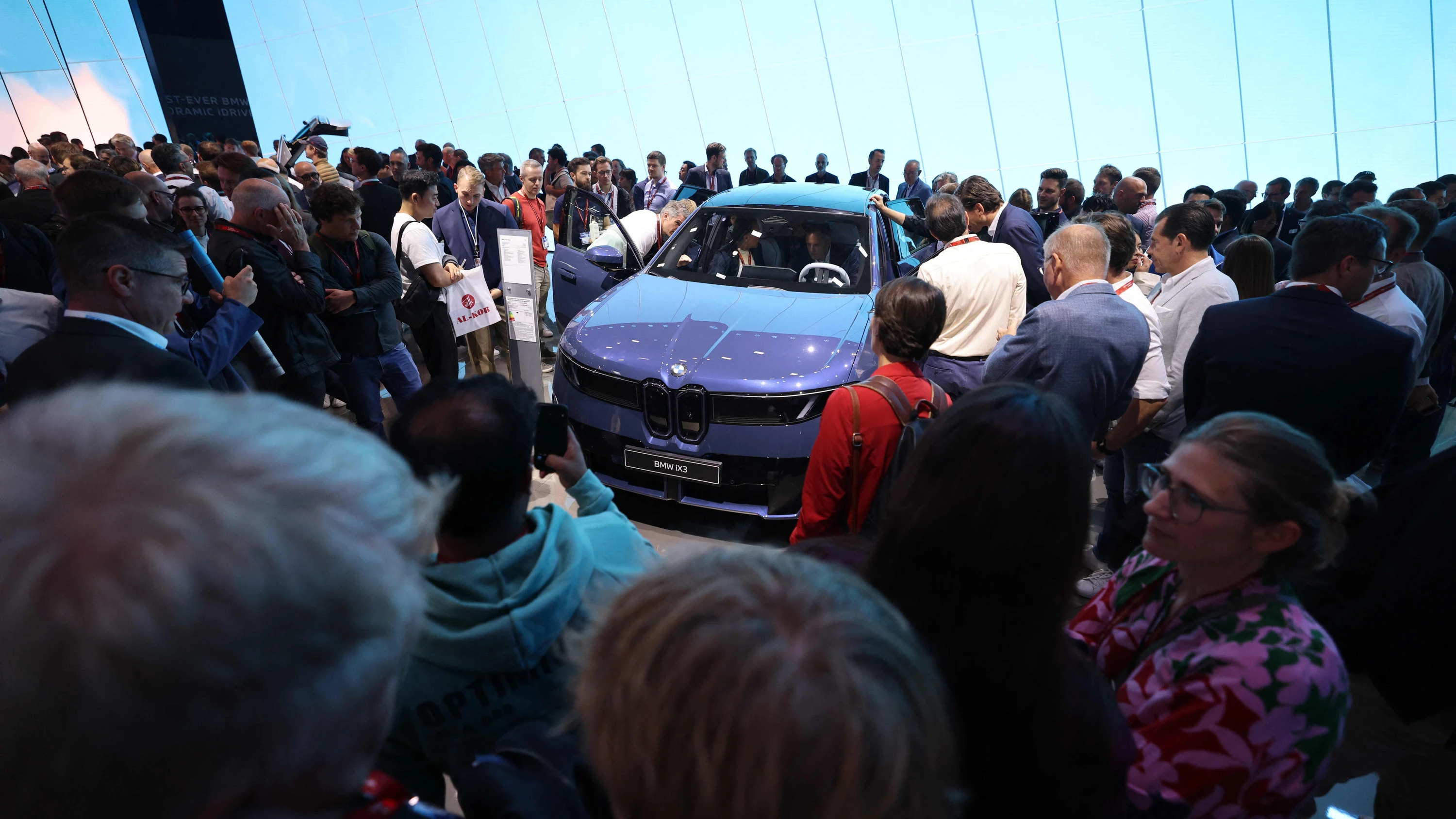 Automarkt: Jeder dritte Neuwagen fährt jetzt elektrisch