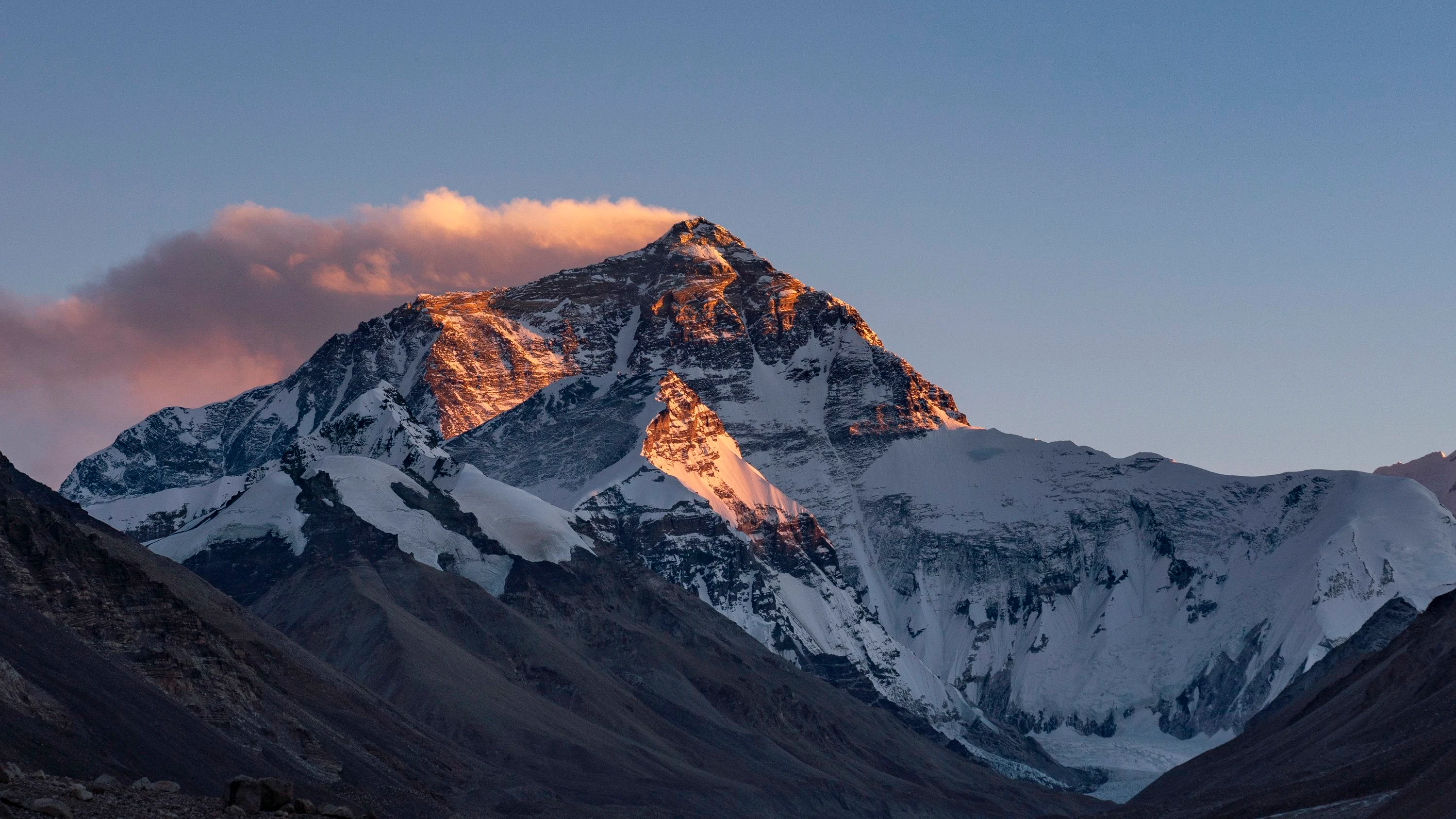 Tote Bergsteiger: Sollen die Leichen am Mount Everest geborgen werden? Tote Bergsteiger: Sollen die Leichen am Mount Everest geborgen werden?