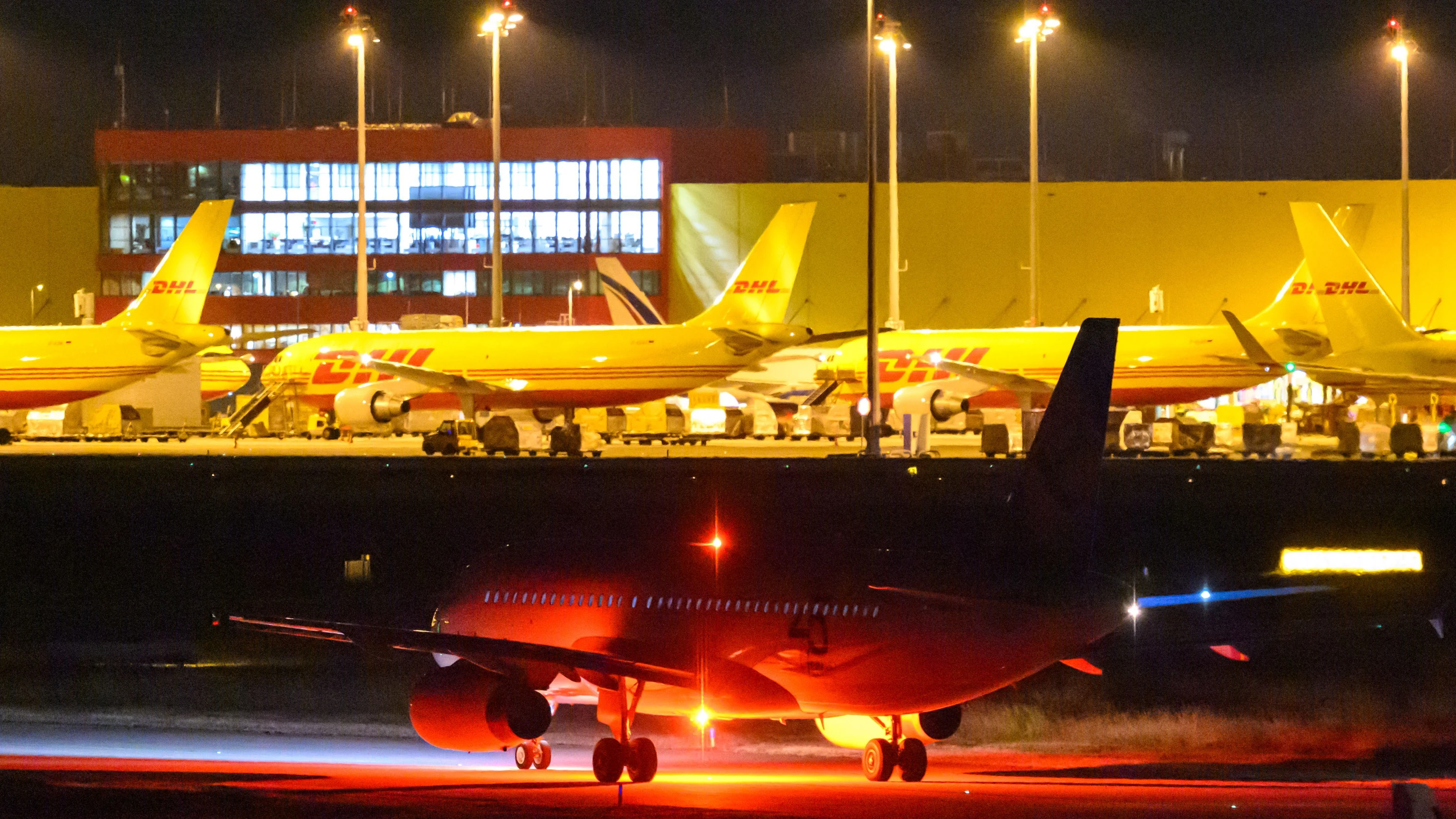 Richtung Afghanistan: Ein Abschiebeflug von Leipzig aus. - dpa