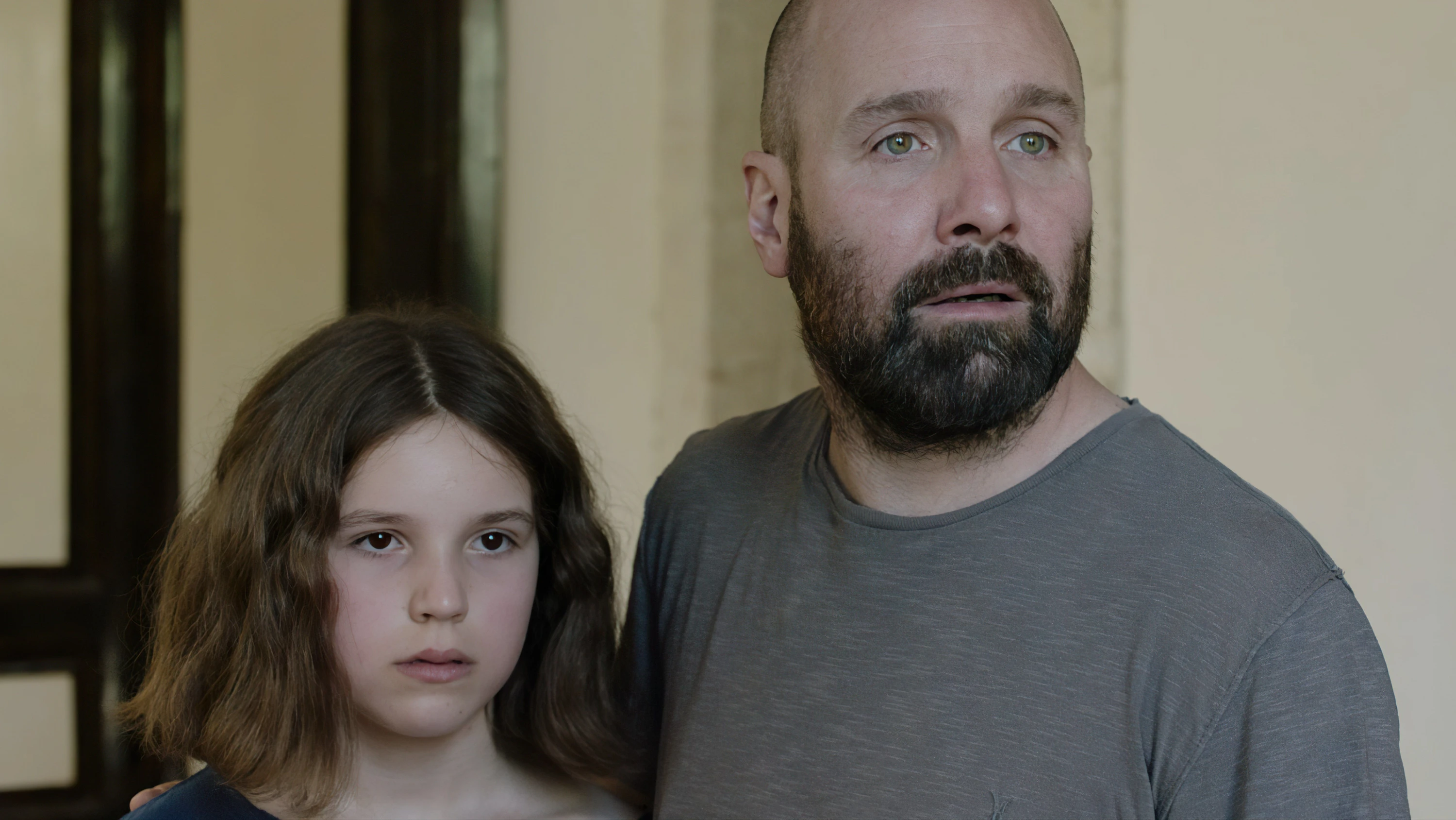 Film „Ein Haus in Jerusalem“: Im Bus sitzt unbegleitet ein Mädchen Film „Ein Haus in Jerusalem“: Im Bus sitzt unbegleitet ein Mädchen