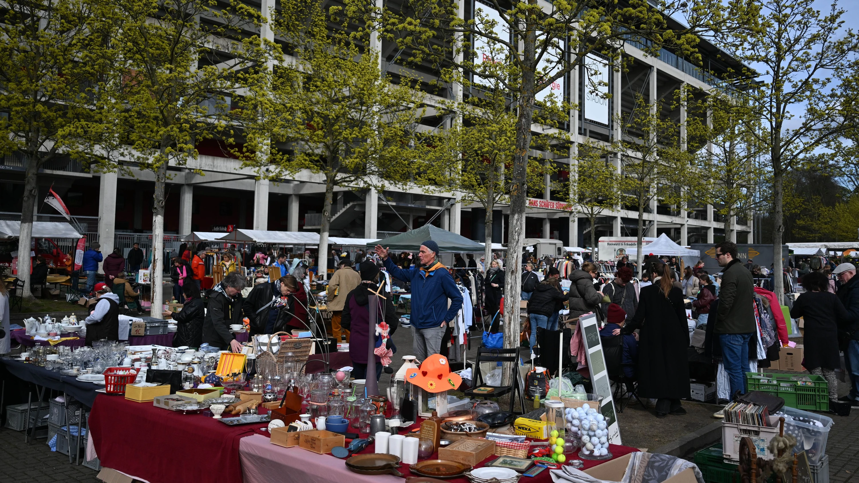 Ohne Finanzamt: Flohmarkt in Köln - Huebner