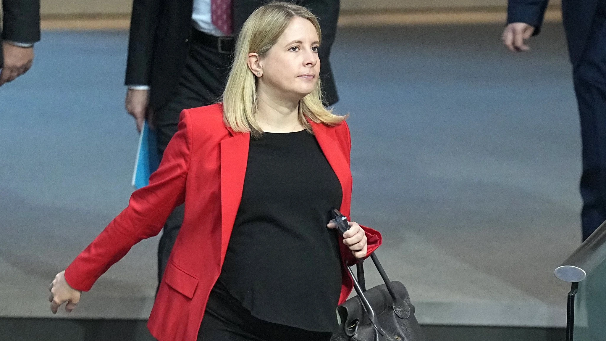 Deutschland-Liveblog: Bauministerin fordert Mutterschutz für Selbstständige Deutschland-Liveblog: Bauministerin fordert Mutterschutz für Selbstständige