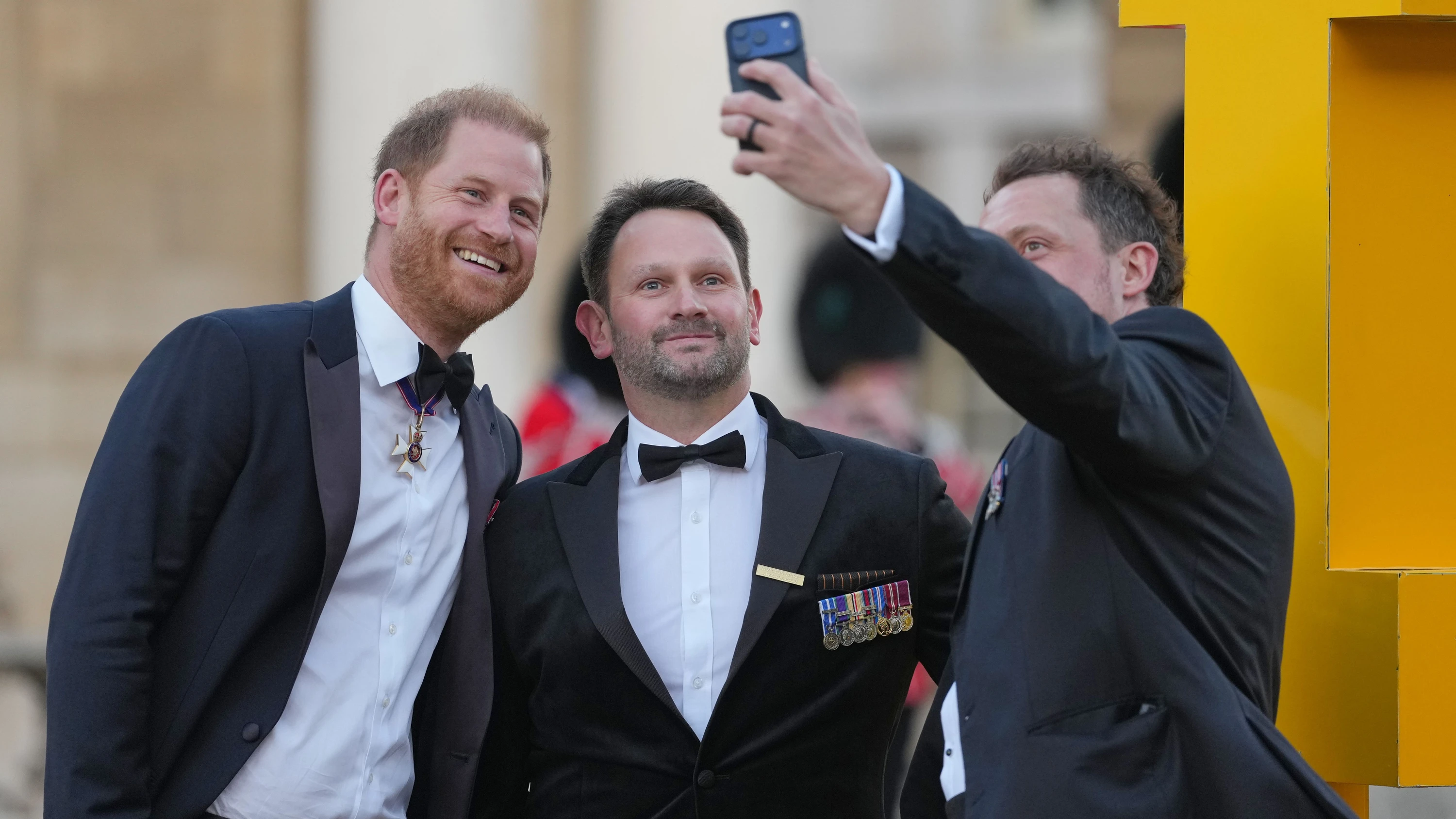 Bei Hofe: Charles bleibt hart gegenüber Sohn Harry Bei Hofe: Charles bleibt hart gegenüber Sohn Harry