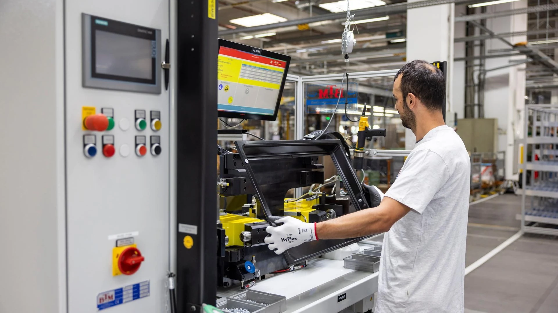 Hersteller von Haushaltsgeräten: Bosch-Siemens-Hausgeräte sucht Käufer für Brettener Werk Hersteller von Haushaltsgeräten: Bosch-Siemens-Hausgeräte sucht Käufer für Brettener Werk