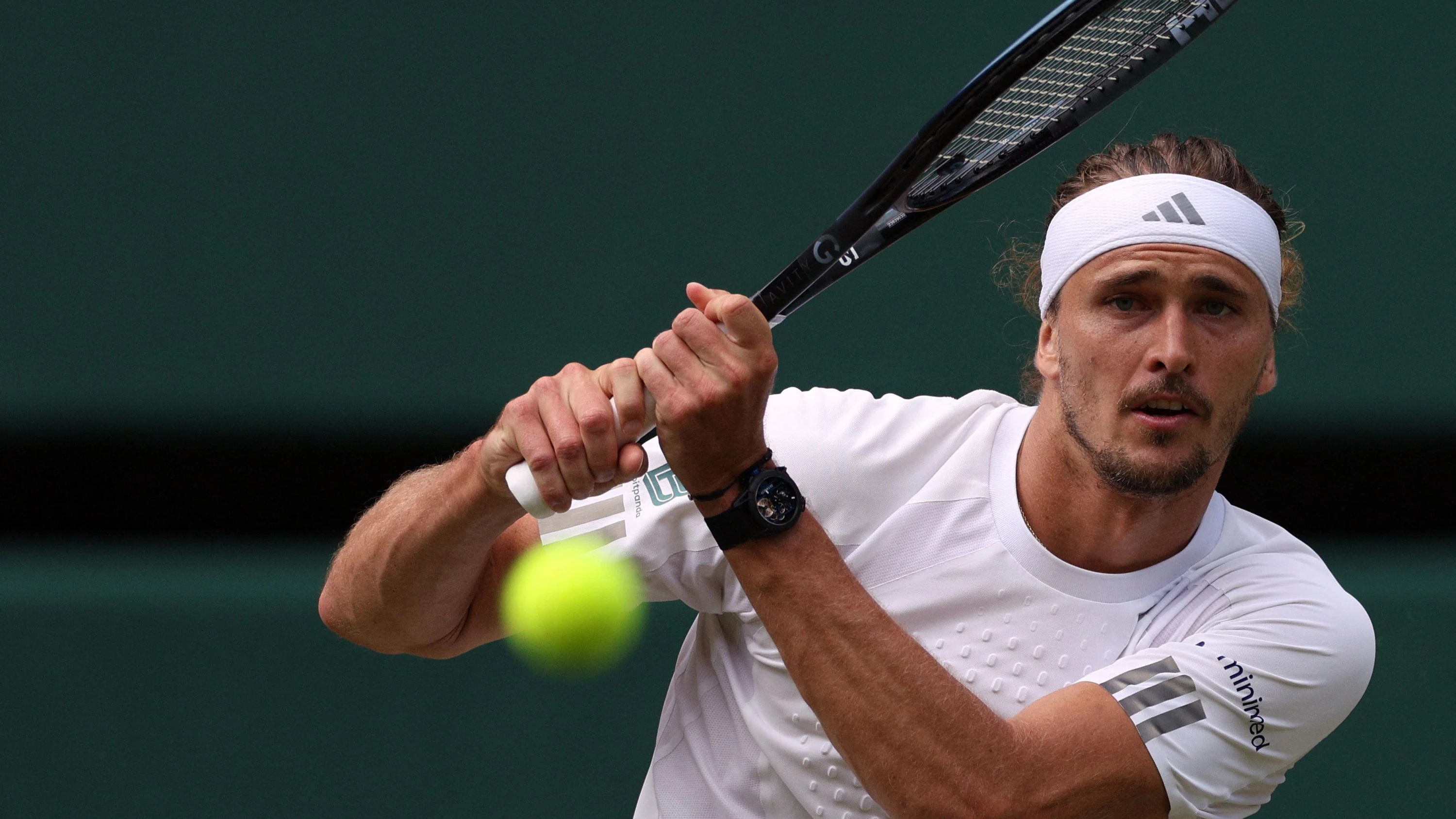 Alexander Zverev darf in Wimbledon seine Champions-Reife nun erstmals an Jannik Sinner erproben. - AFP