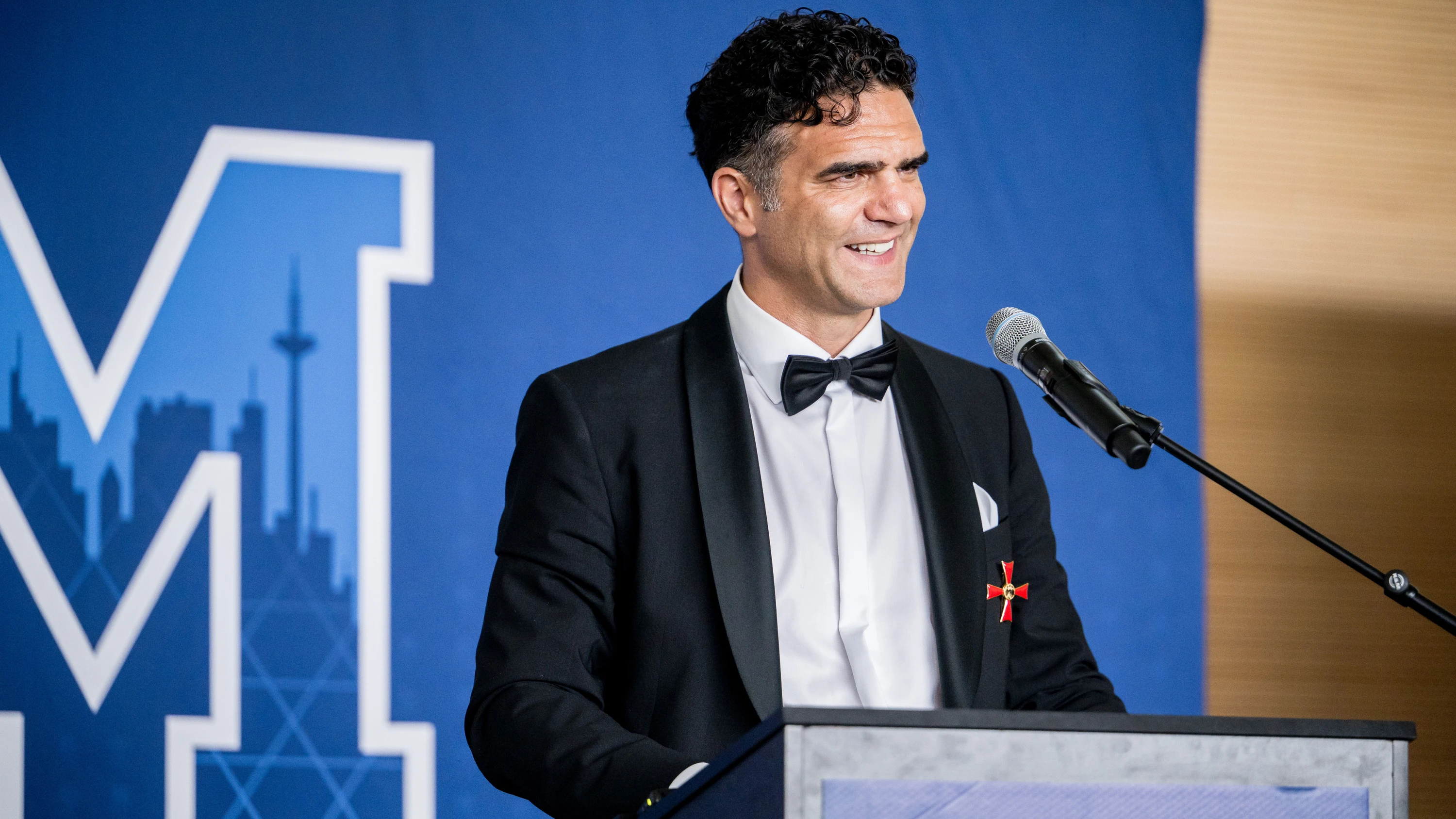 Präsident Alon Meyer wurde auf dem Makkabi-Campus in Frankfurt mit dem Bundesverdienstkreuz ausgezeichnet. - Maximilian von Lachner