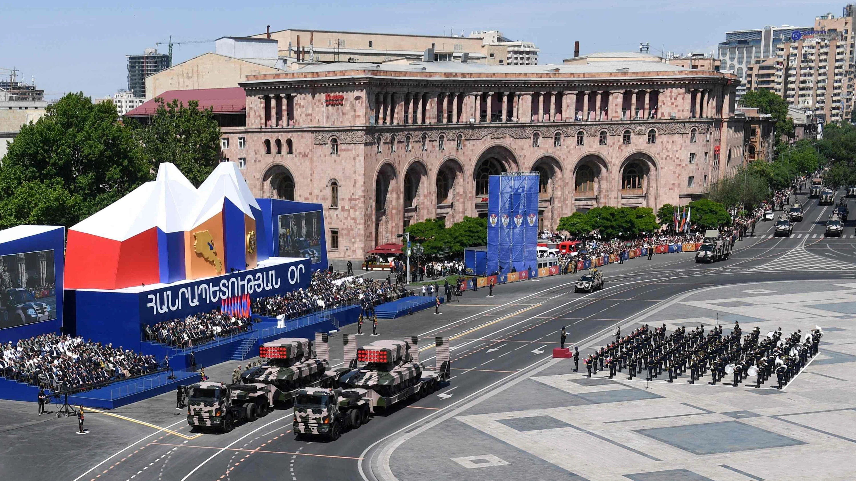 Waffen aus aller Welt: Militärparade in Eriwan am 28. Mai zum Nationalfeiertag. - AFP