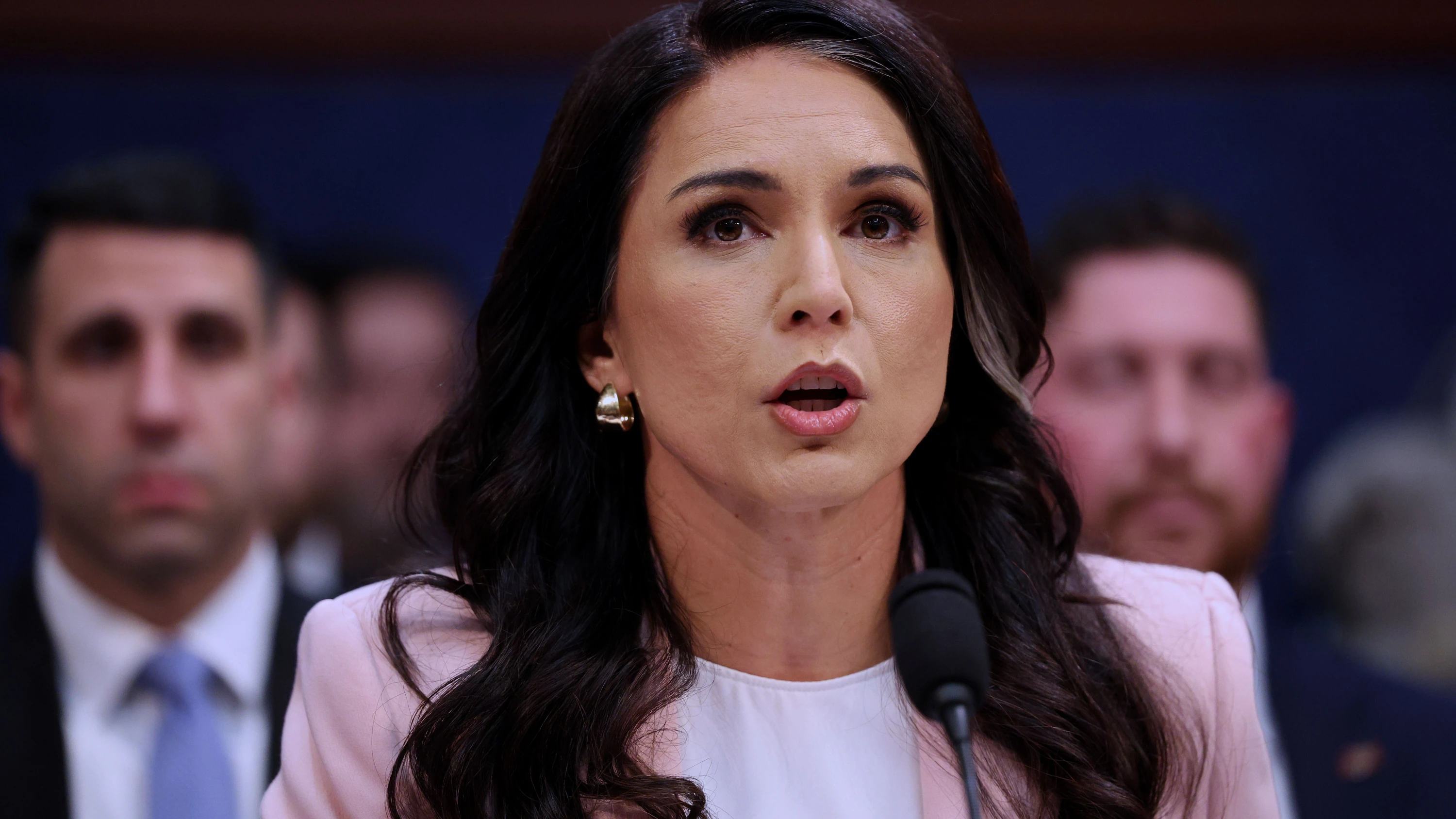 Bild: USA unter Trump: US-Geheimdienstchefin Tulsi Gabbard tritt zurück