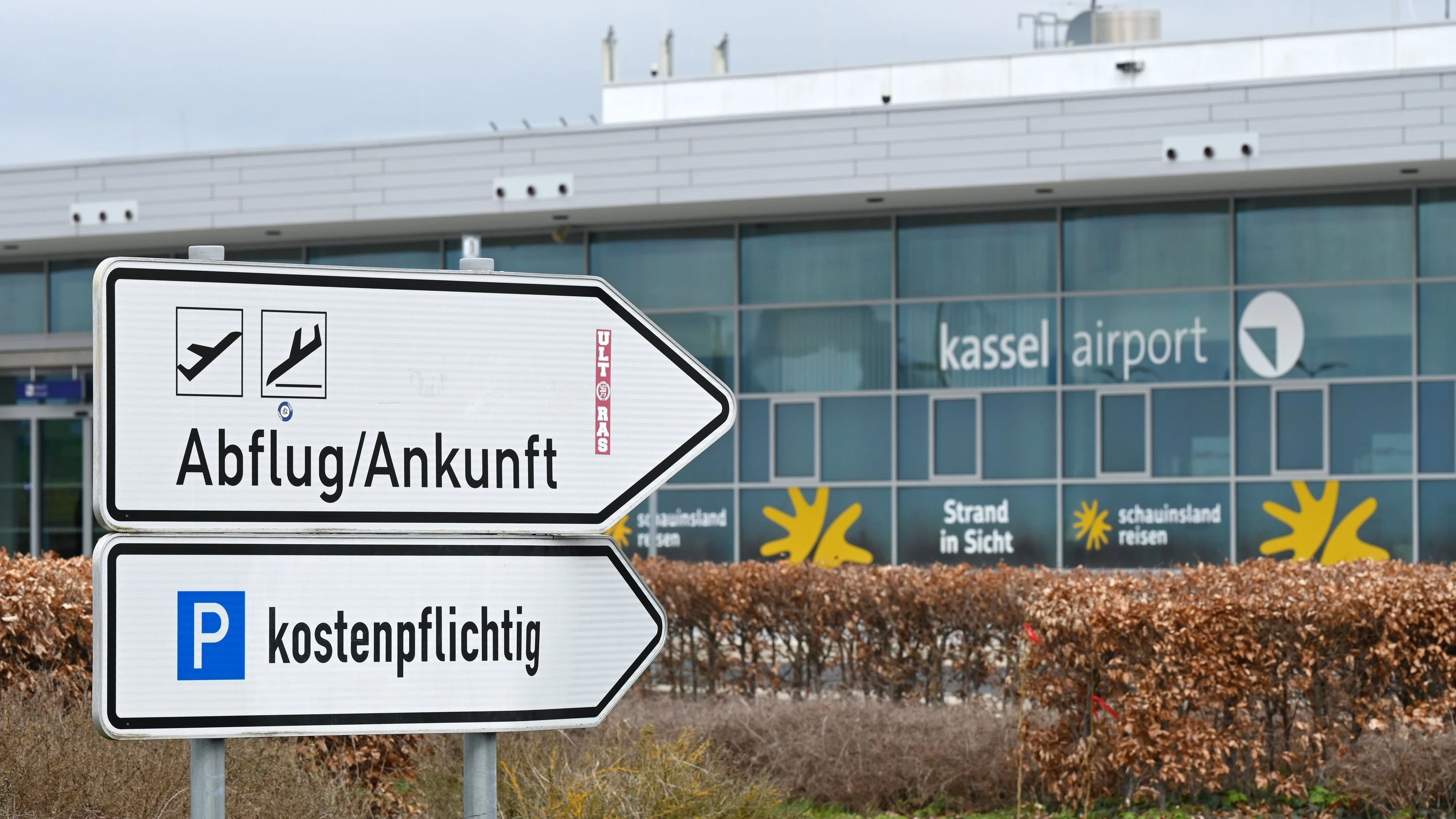 Defizitärer Airport: Warum das Land Hessen am Flughafen Kassel festhält