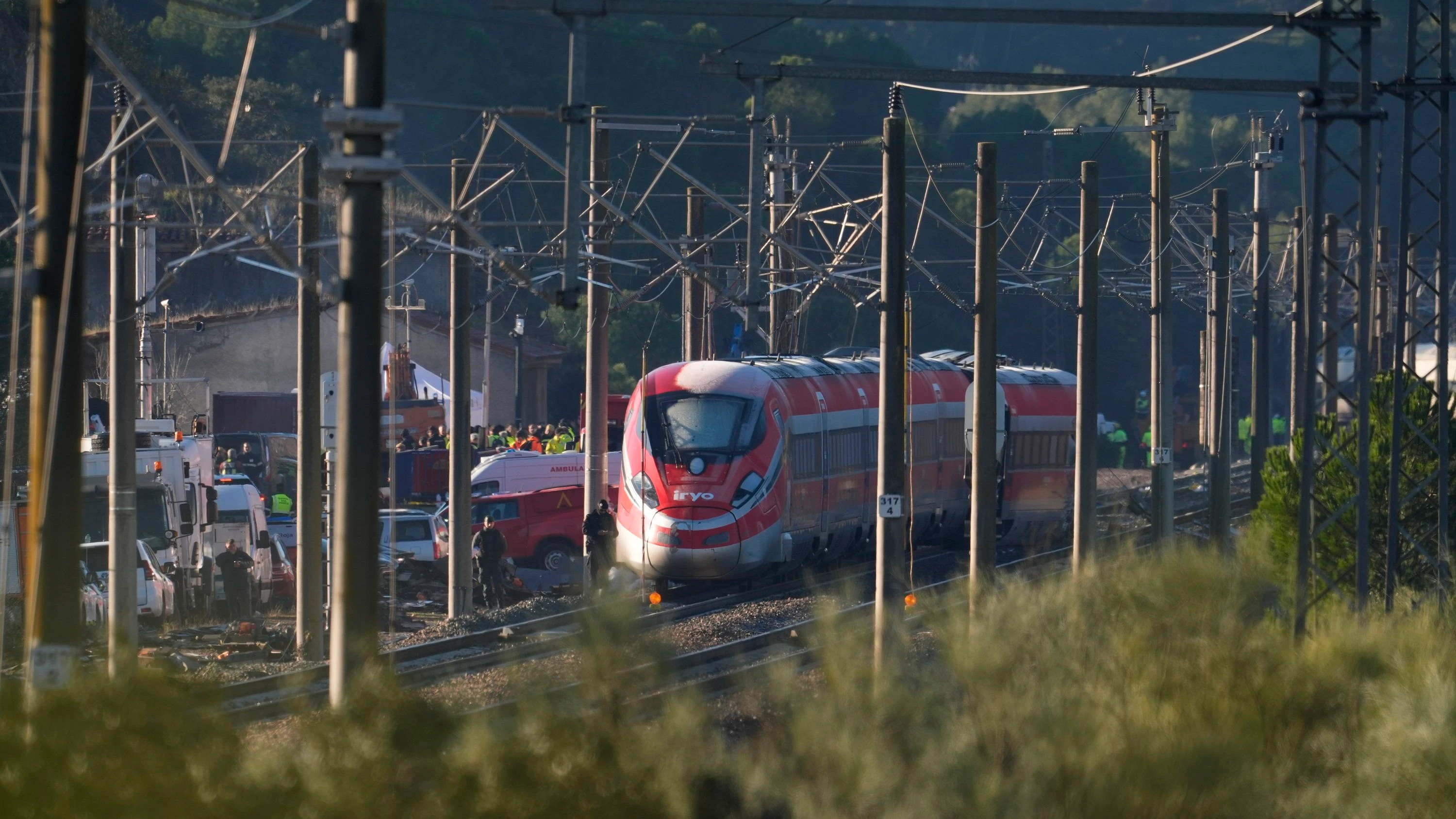 Zugunglück in Spanien: Brachte ein Schaden an den Schienen einen der Züge zum Entgleisen?