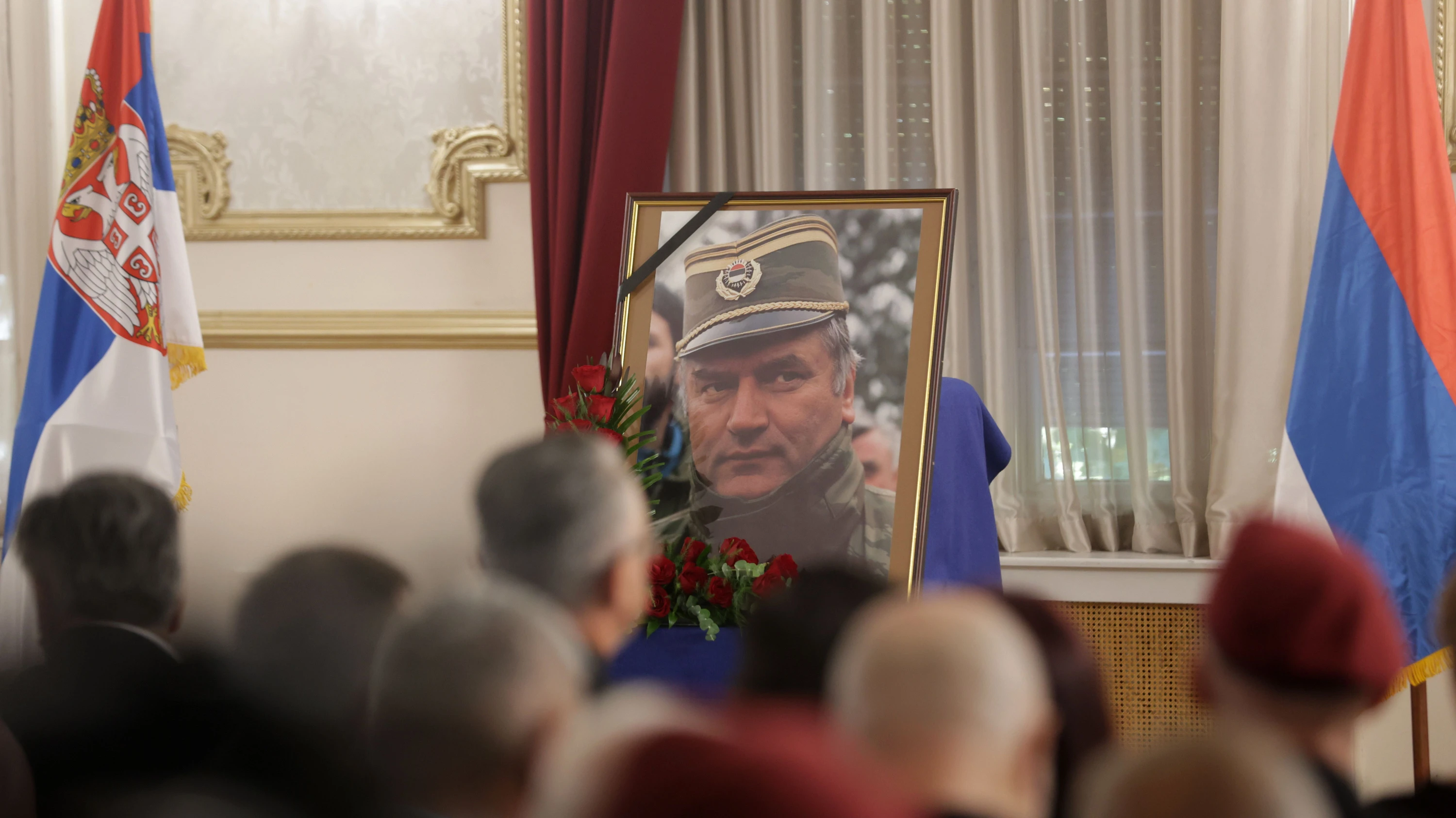Tod von Kriegsverbrecher: Serbische Regierungsmitglieder nehmen an Gedenkzeremonie für Mladić teil