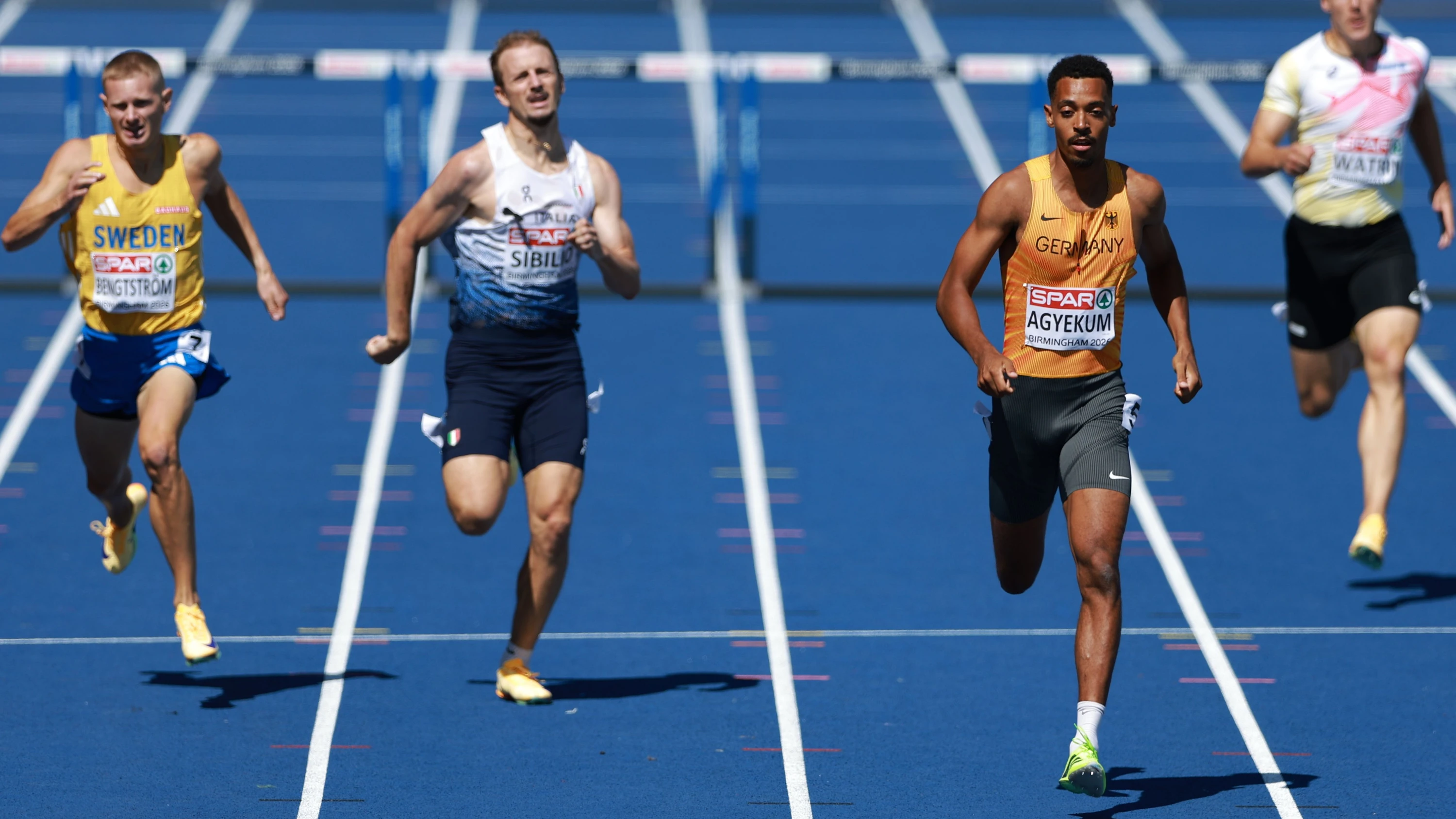 Auf eigenen Pfaden: Emil Agyekum gewinnt sein Halbfinale in Birmingham souverän. - AP Photo