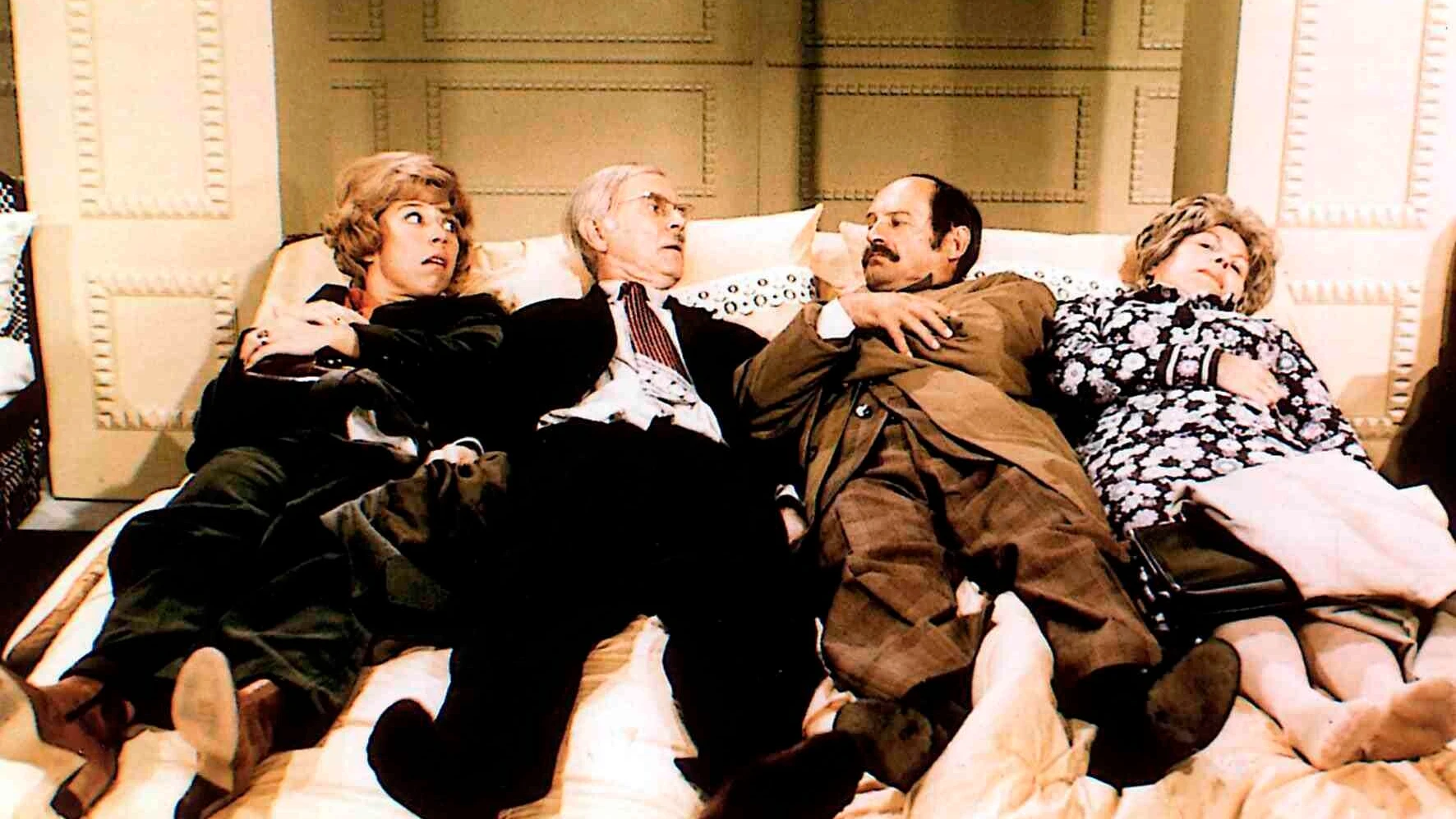Auch Loriot (Zweiter von links) gehört für den Autor zu den „deutschen Erfreulichkeiten“, hier 1970 mit Evelyn Hamann, Heinz Meier und Ingeborg Heydorn. - Picture Alliance