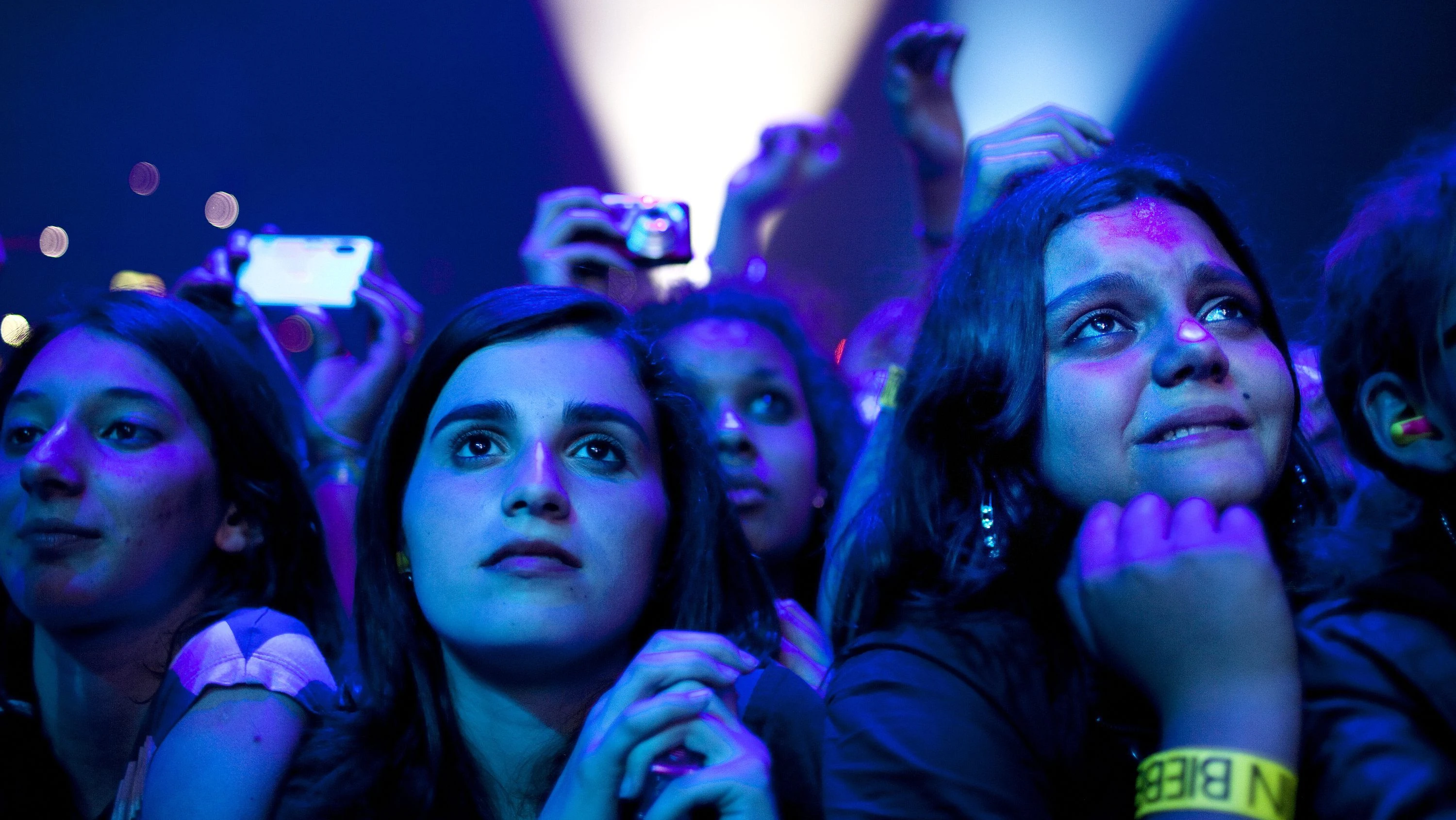 Zwei junge Frauen erzählen: Was vom ersten Schwarm bleibt