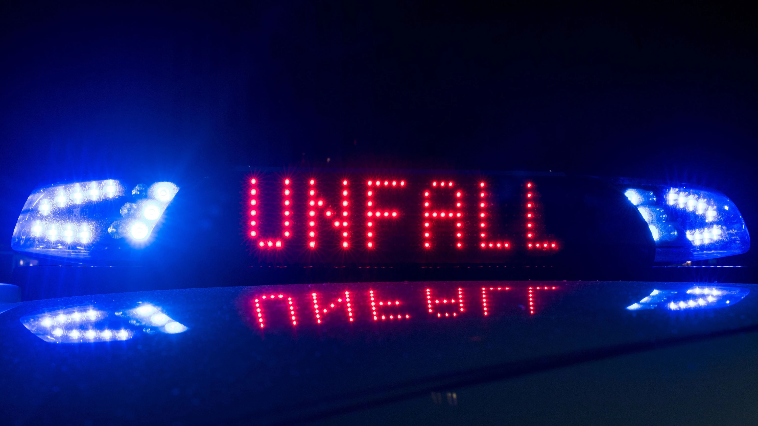 Frankfurt: Ein Toter und mehrere Verletzte nach Unfall auf Landstraße