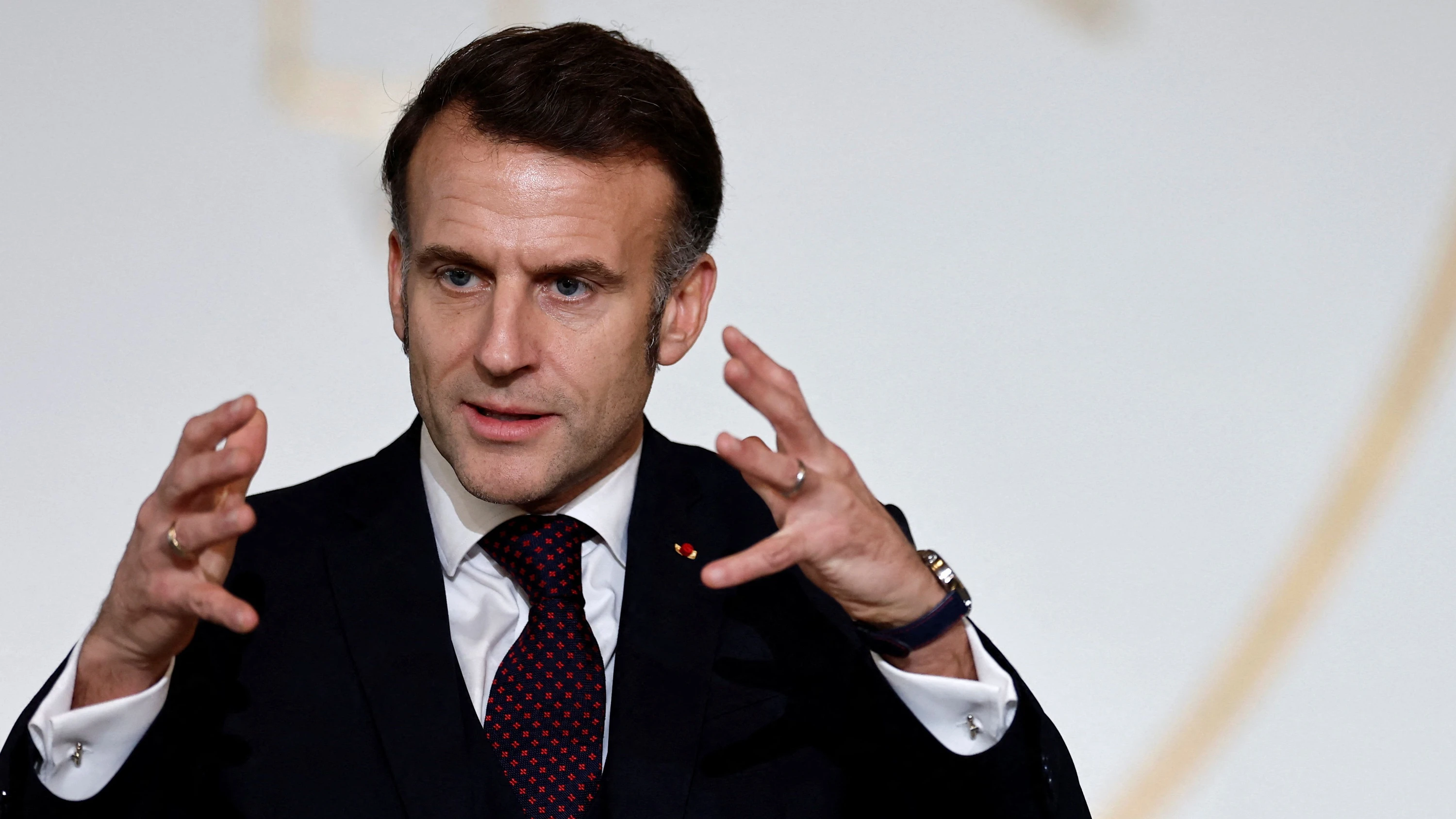 Krieg in der Ukraine: Macron: „Dialog mit Russland wieder aufnehmen“
