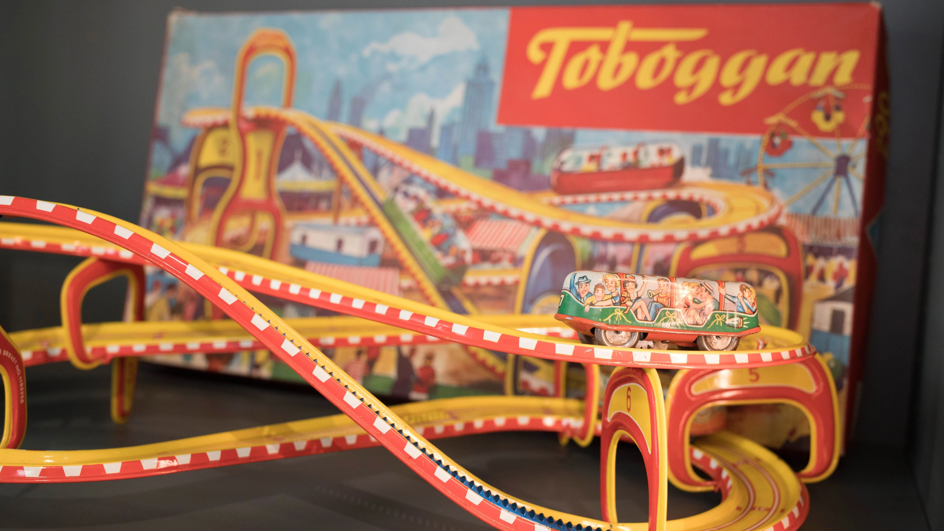 Jahrmarkt: „Toboggan“, eine Blech-Achterbahn aus den 1950er- und 1960er-Jahren - Sandra Schildwächter