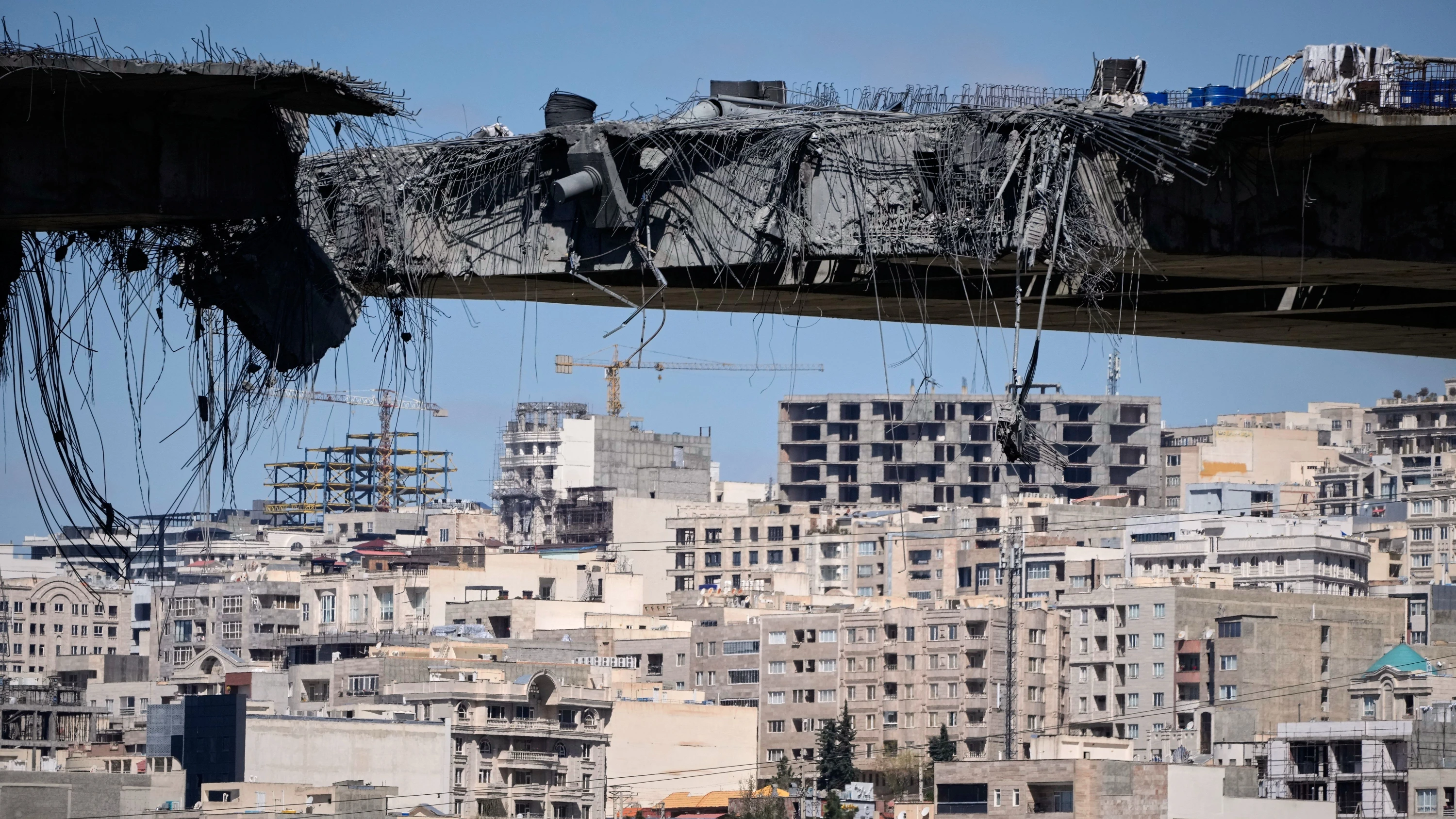 Iran: Trump droht mit neuen Angriffen auf Brücken und Kraftwerke