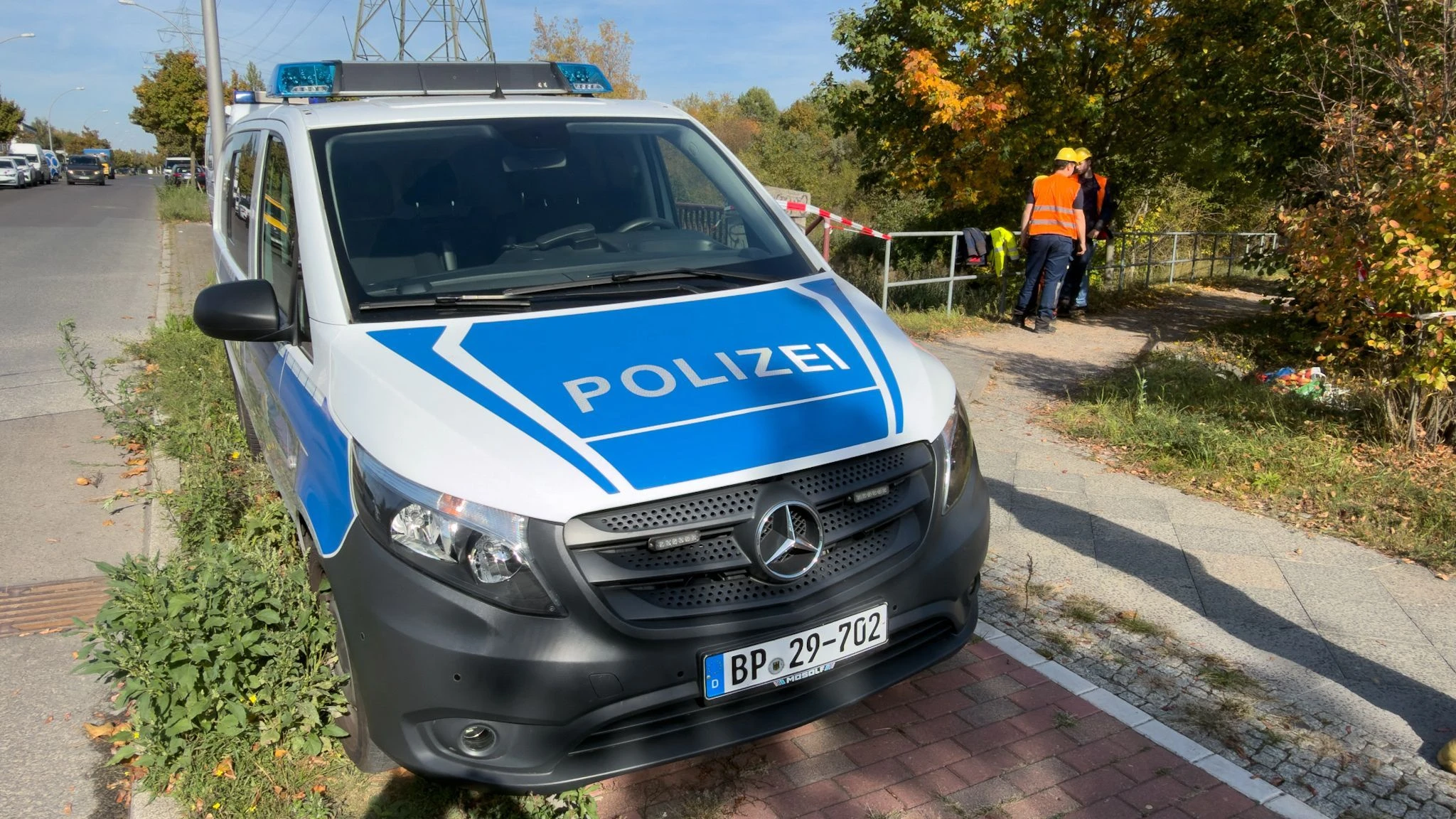 Polizei ermittelt: Brandanschlag auf Stromleitungen in Berlin