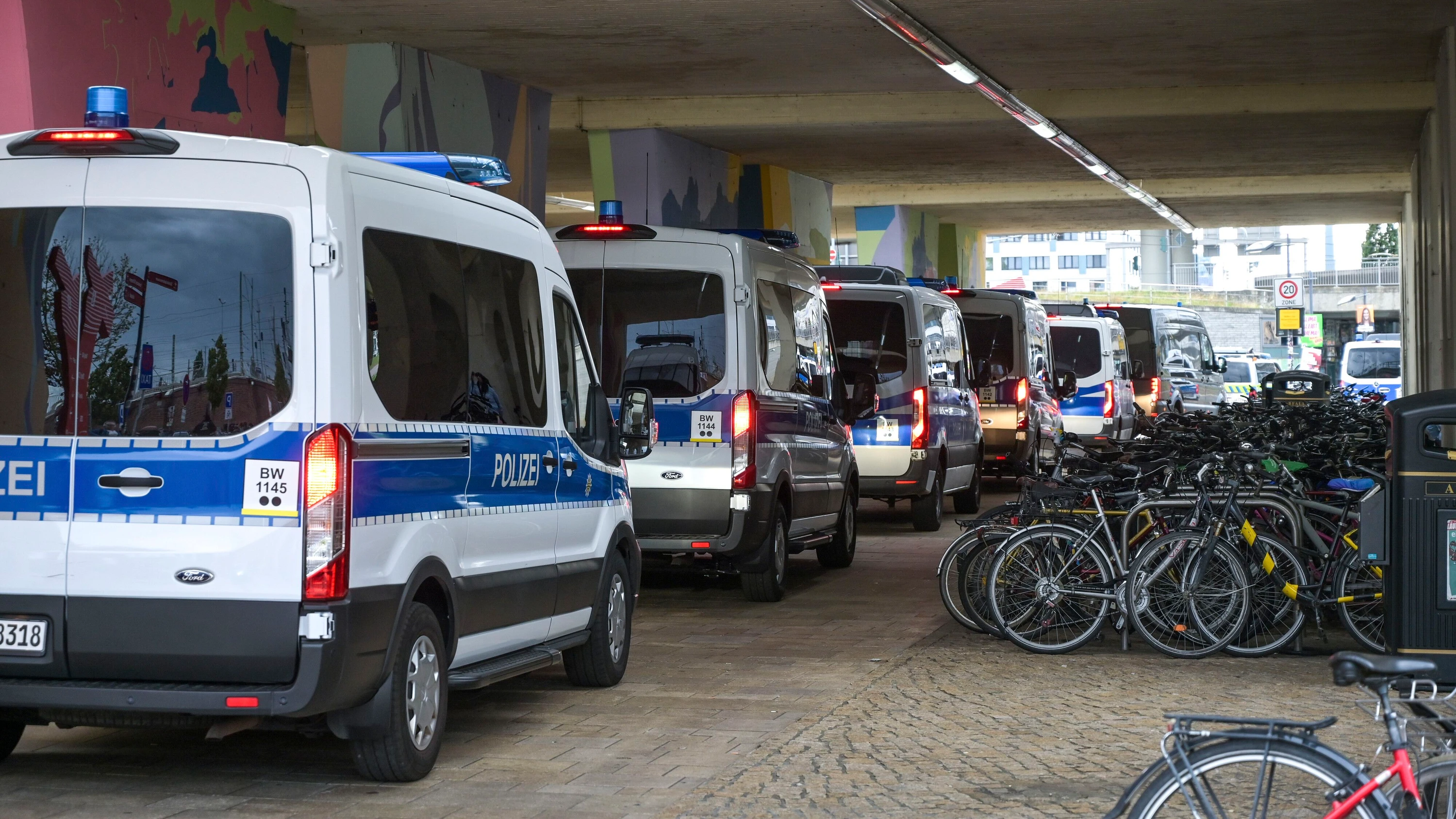Liveblog zur Wahl in Sachsen-Anhalt: Demonstrant nach Wahl mit Druckluftwaffe beschossen