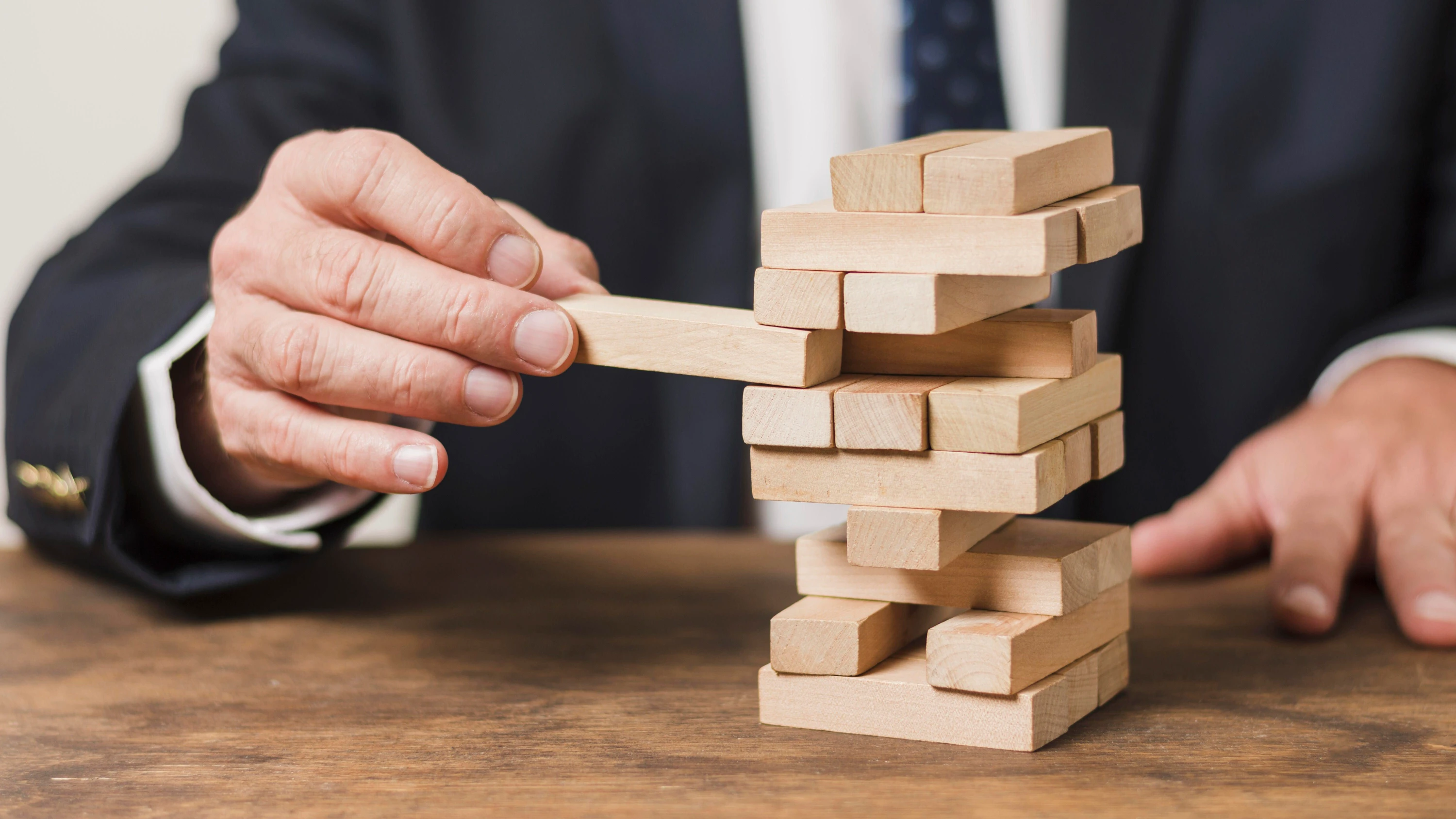 Scherbaums Bausteindepots: Warum Geduld beim Anlegen eine aktive Entscheidung ist