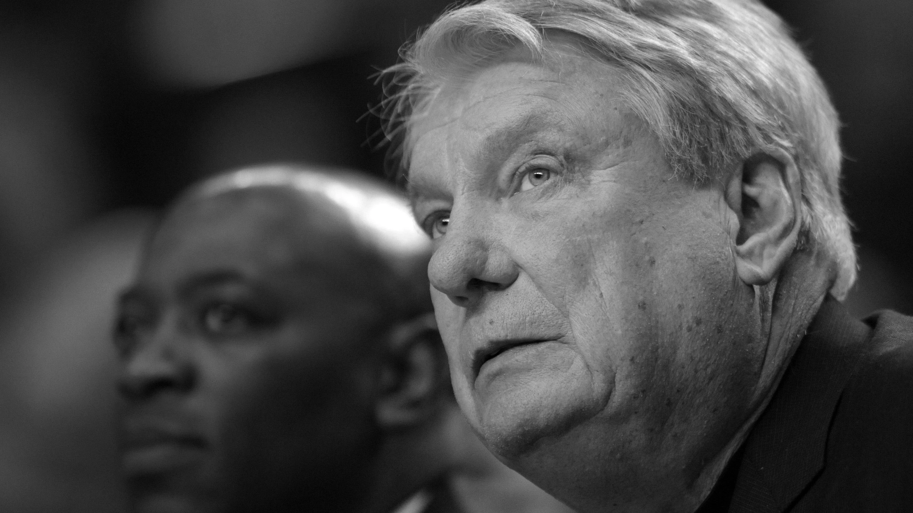 Don Nelson ist TOT: Nowitzki trauert um seinen ersten NBA-Trainer Don Nelson war Trainer der Dallas Mavericks, als Dirk Nowitzki in die NBA wechselte. Der Deutsche bezeichnet ihn als „perfekt für mich. Nun ist der frühere Basketball-Trainer gestorben.