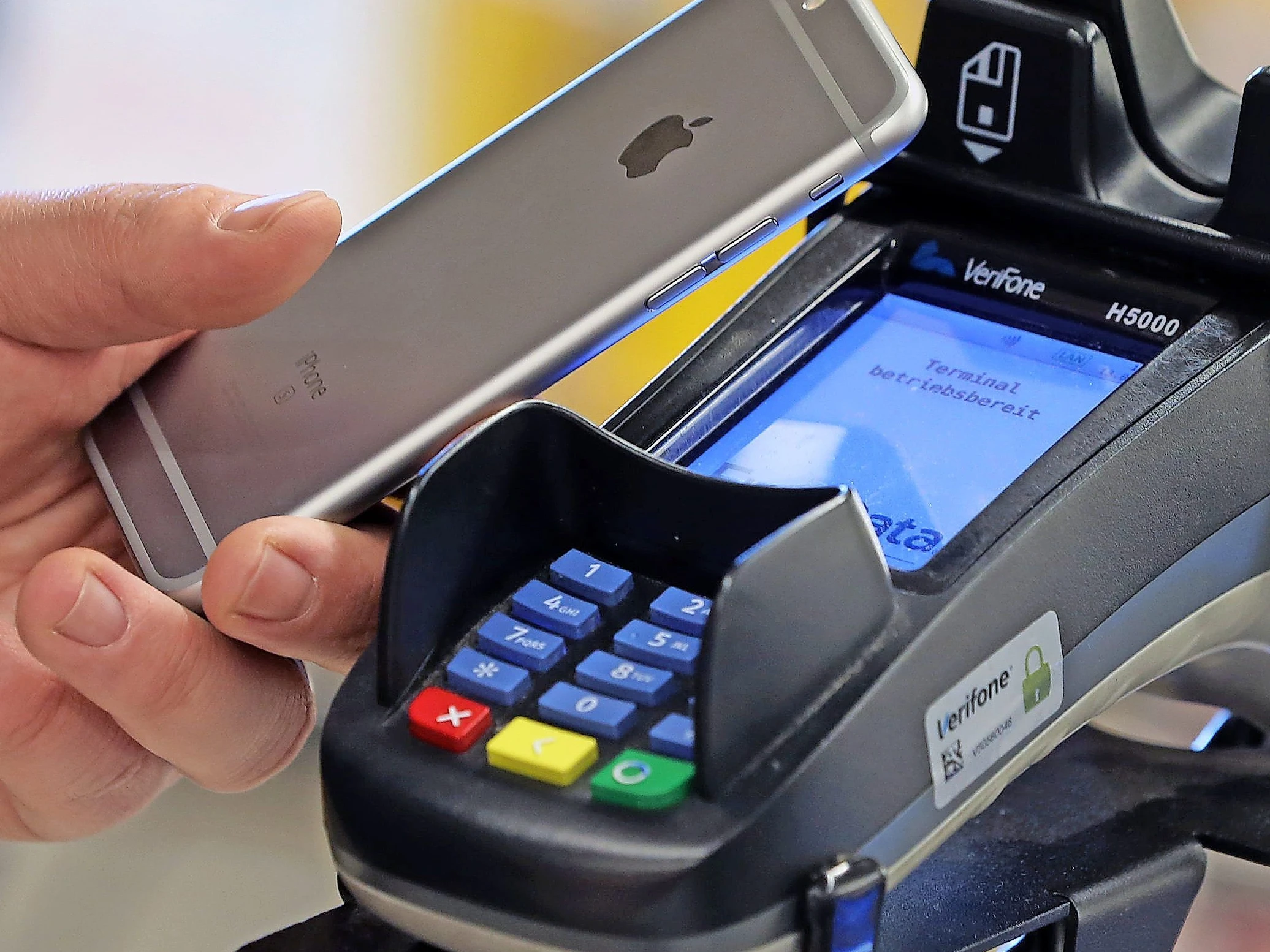 So sicher ist das kontaktlose Bezahlen mit dem Smartphone wirklich | FAZ